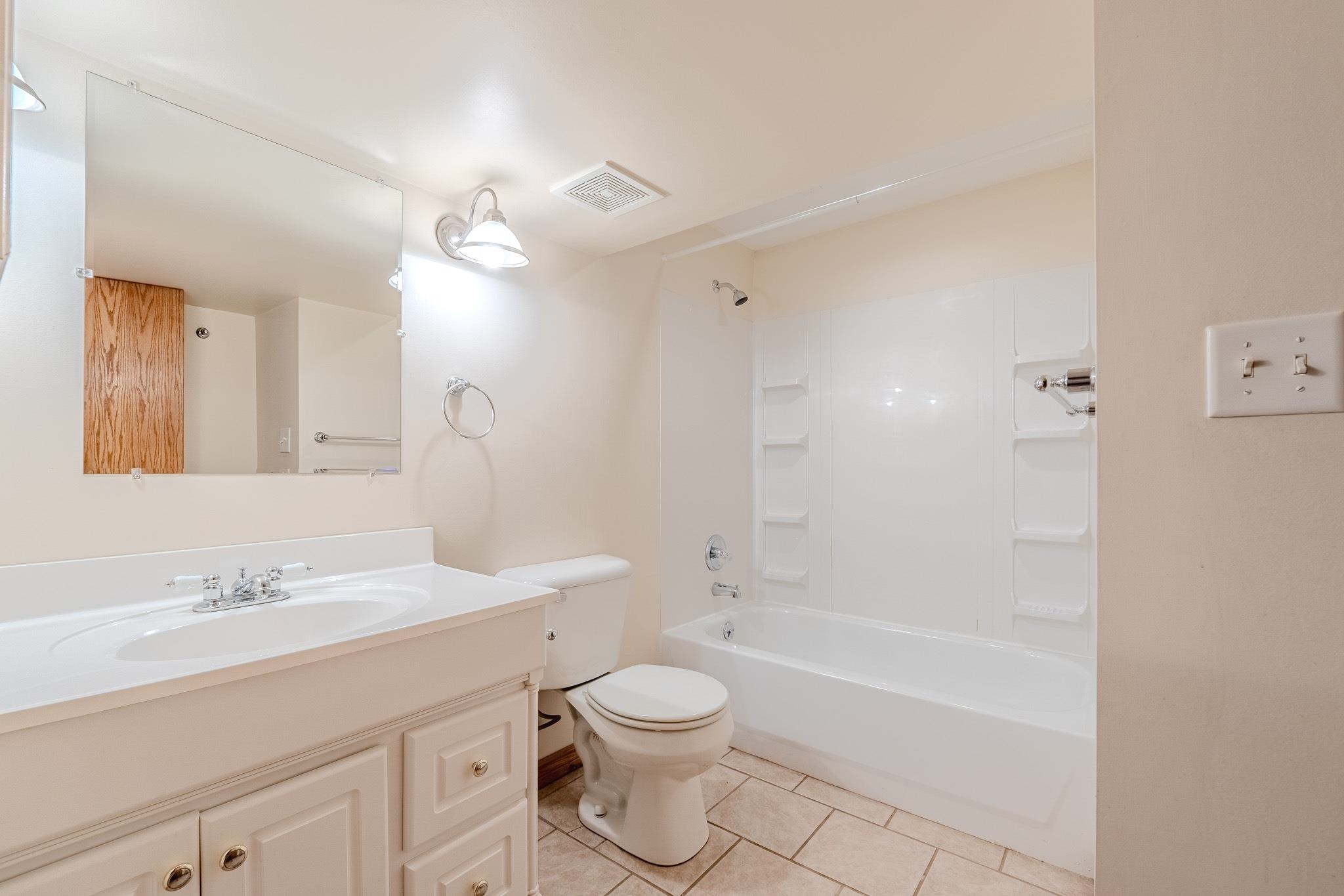 917 W Grand Property Photo 23
