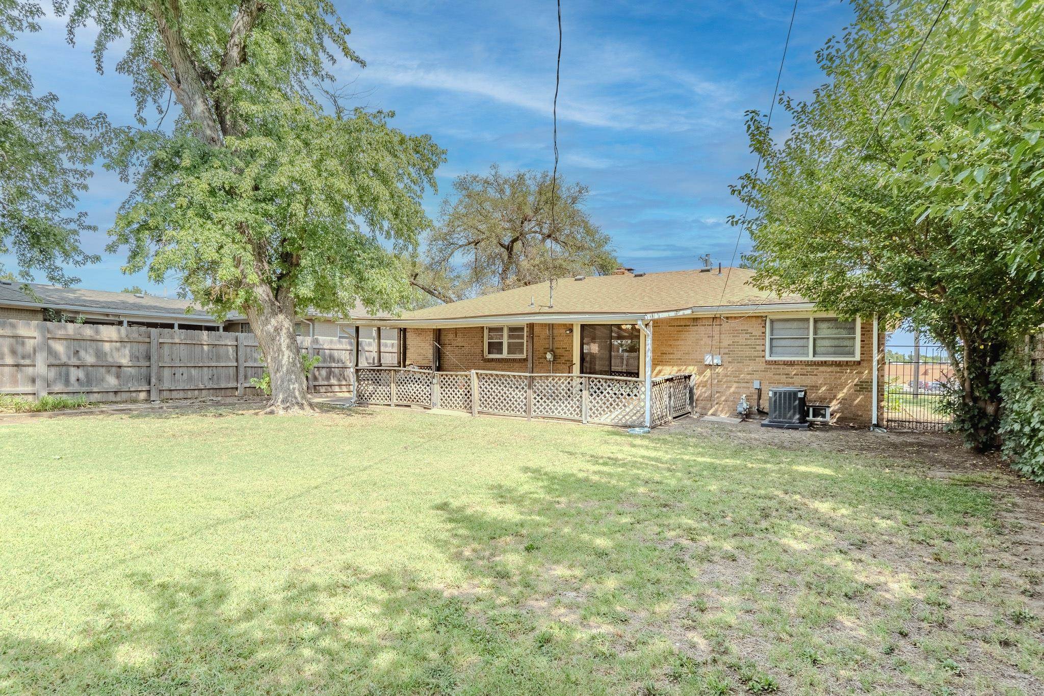 917 W Grand Property Photo 27