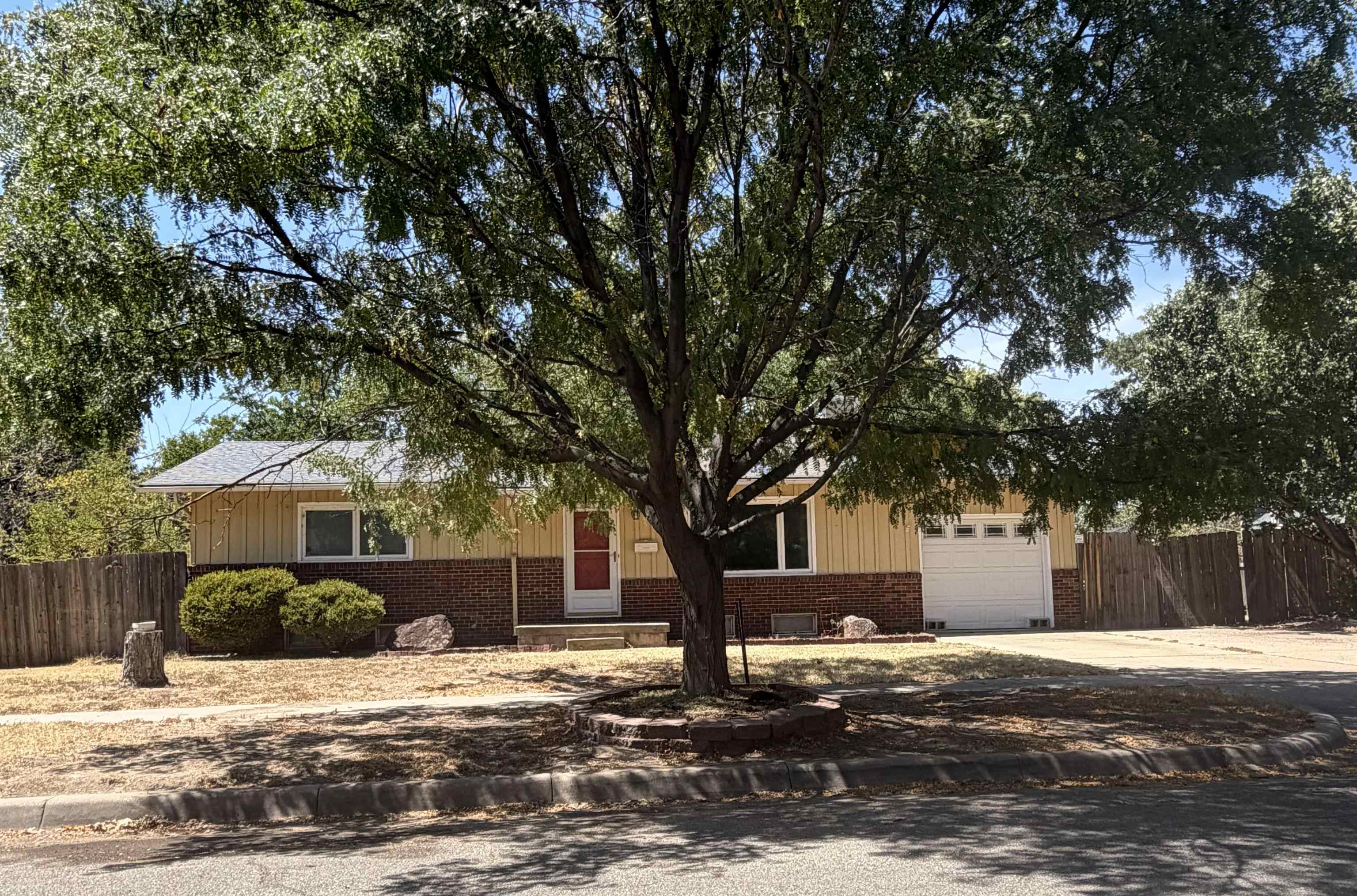 1805 N Woodrow Ct Property Photo 1