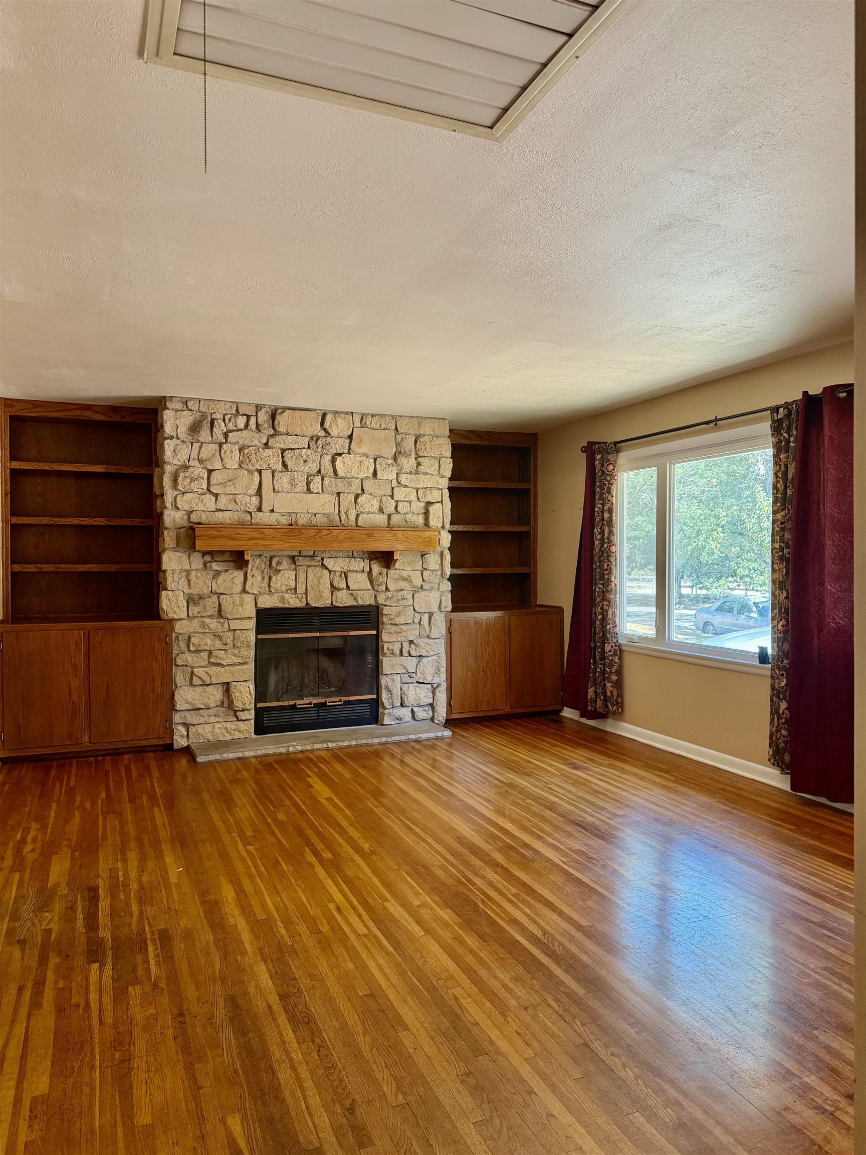 1805 N Woodrow Ct Property Photo 3