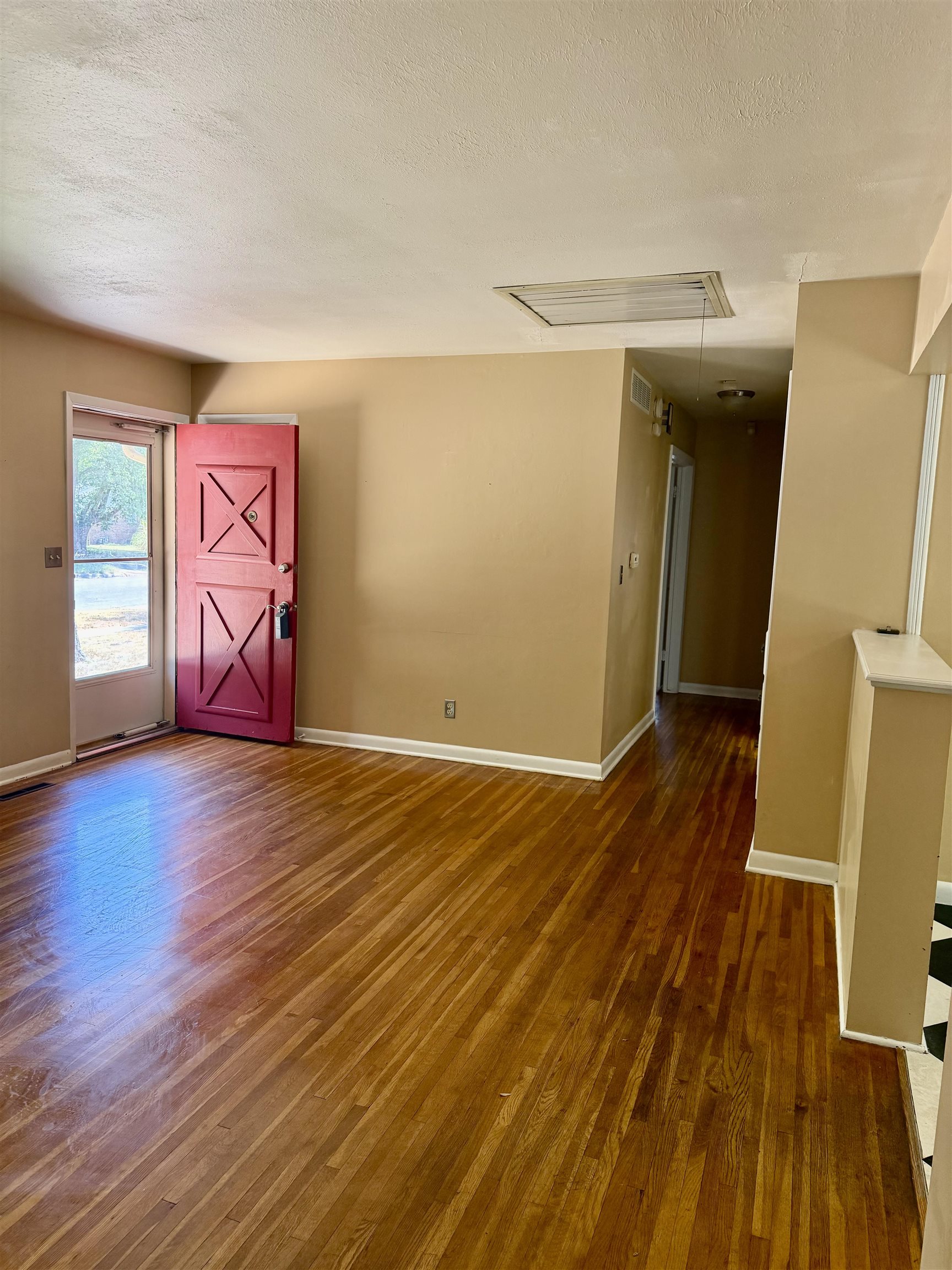 1805 N Woodrow Ct Property Photo 4