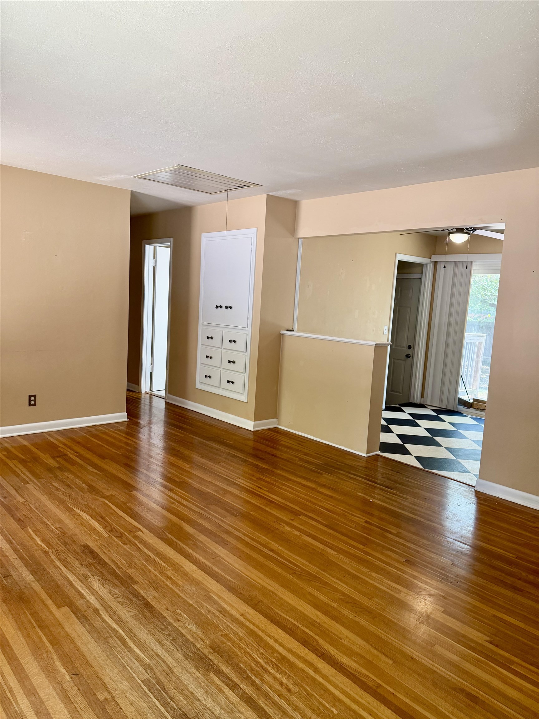 1805 N Woodrow Ct Property Photo 10
