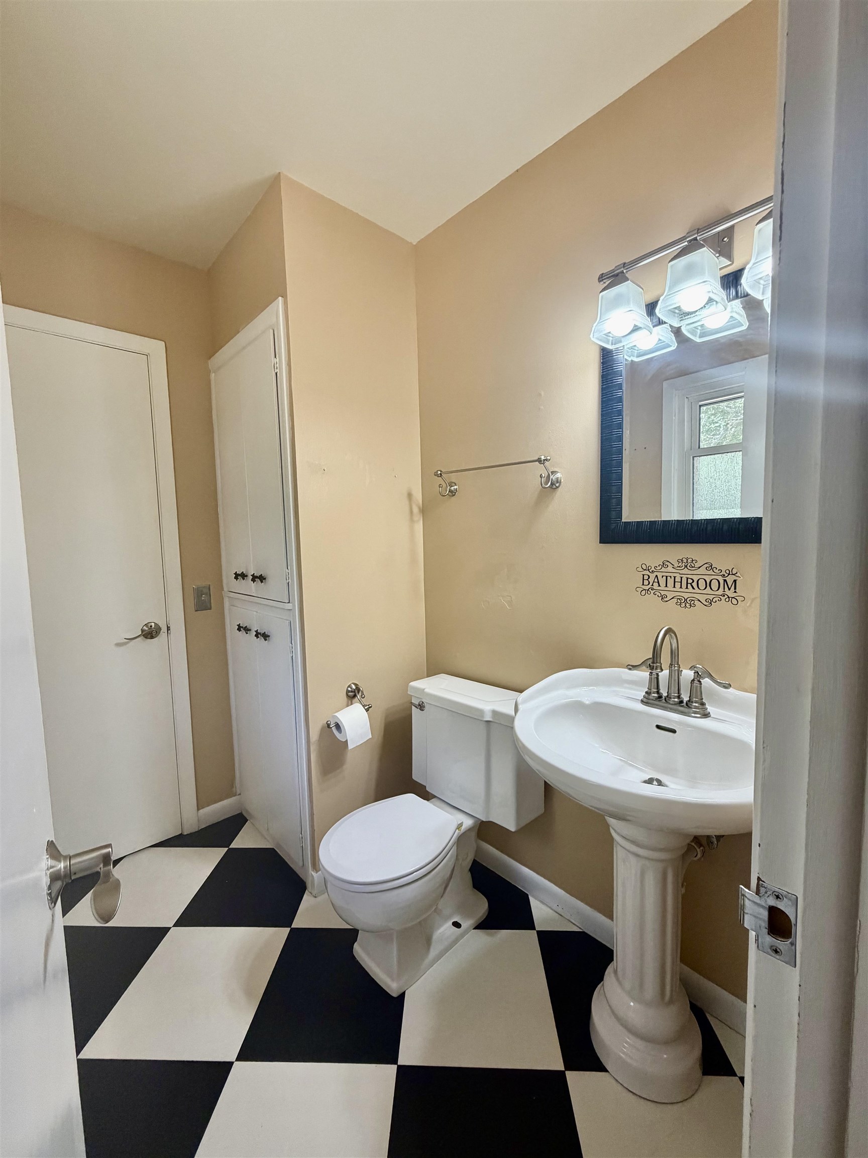 1805 N Woodrow Ct Property Photo 14
