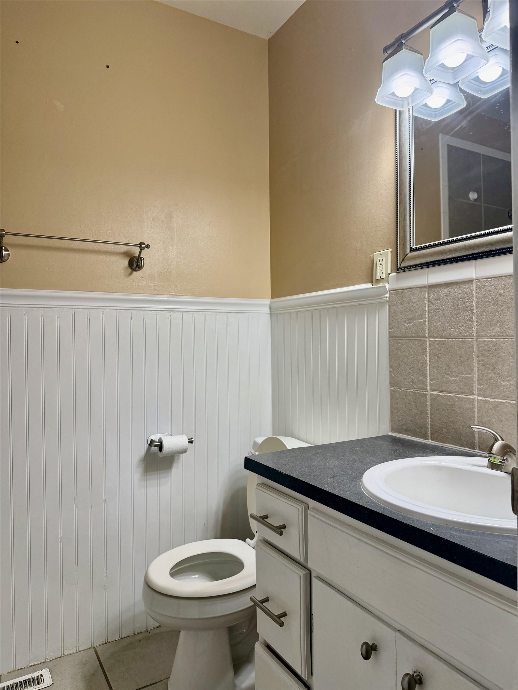 1805 N Woodrow Ct Property Photo 18