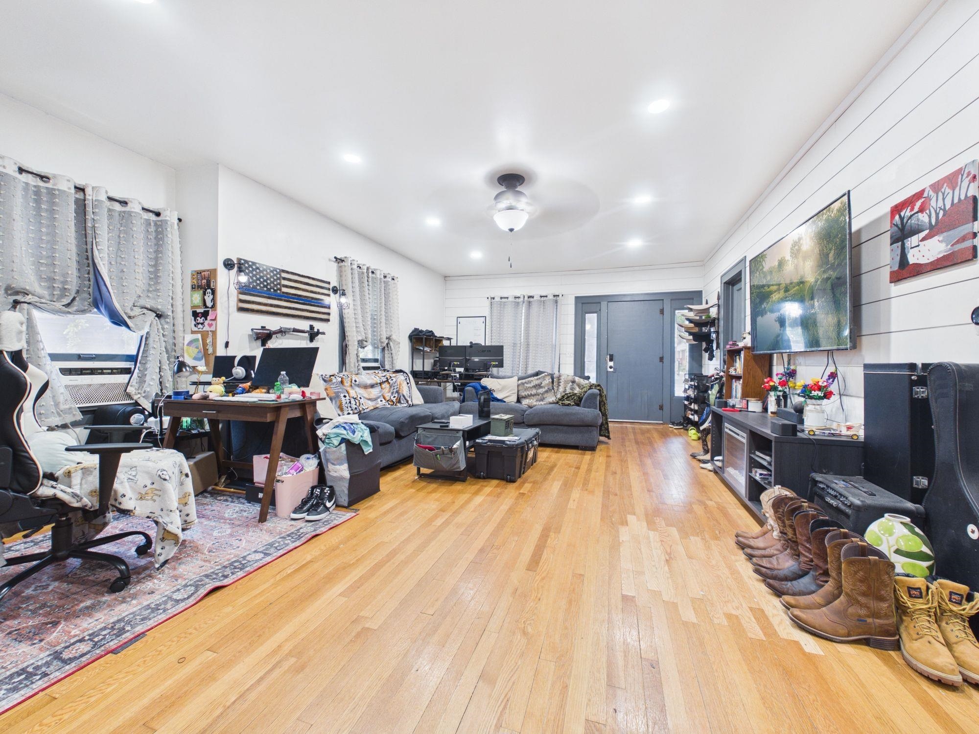 814 State St Property Photo 5