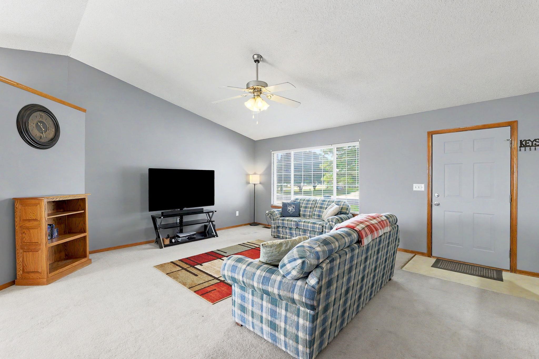 1914 Summerwood St Property Photo 6
