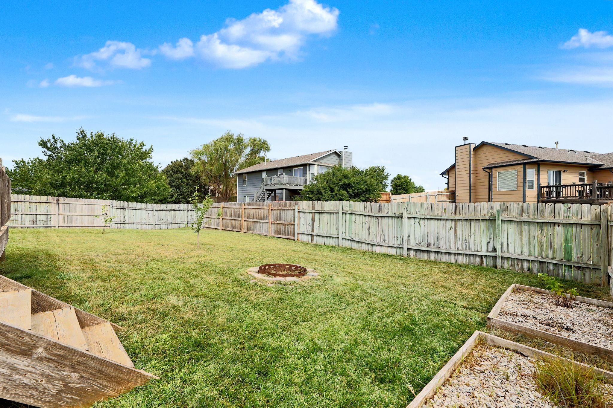 1914 Summerwood St Property Photo 27