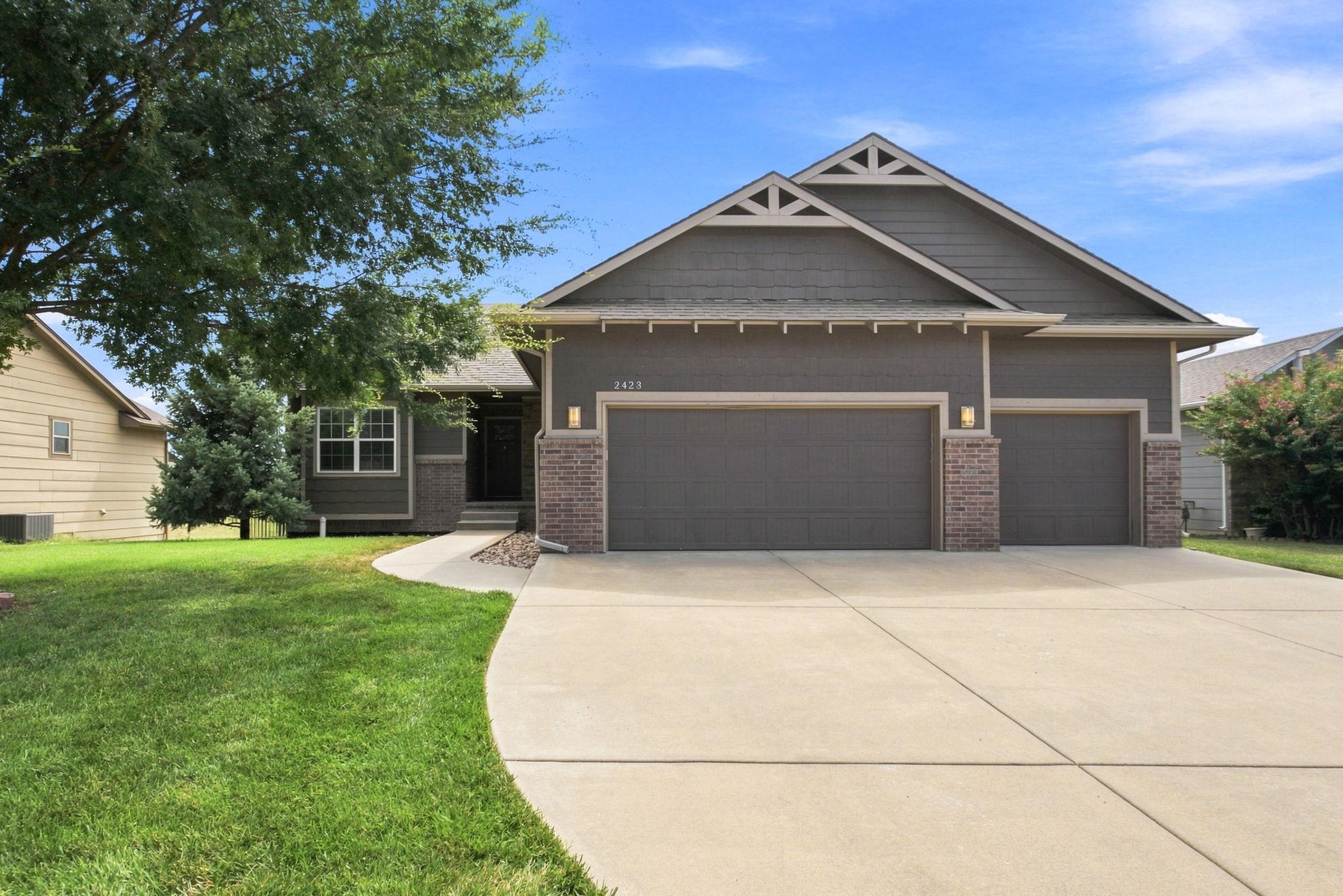 2423 N Fieldstone Property Photo 1