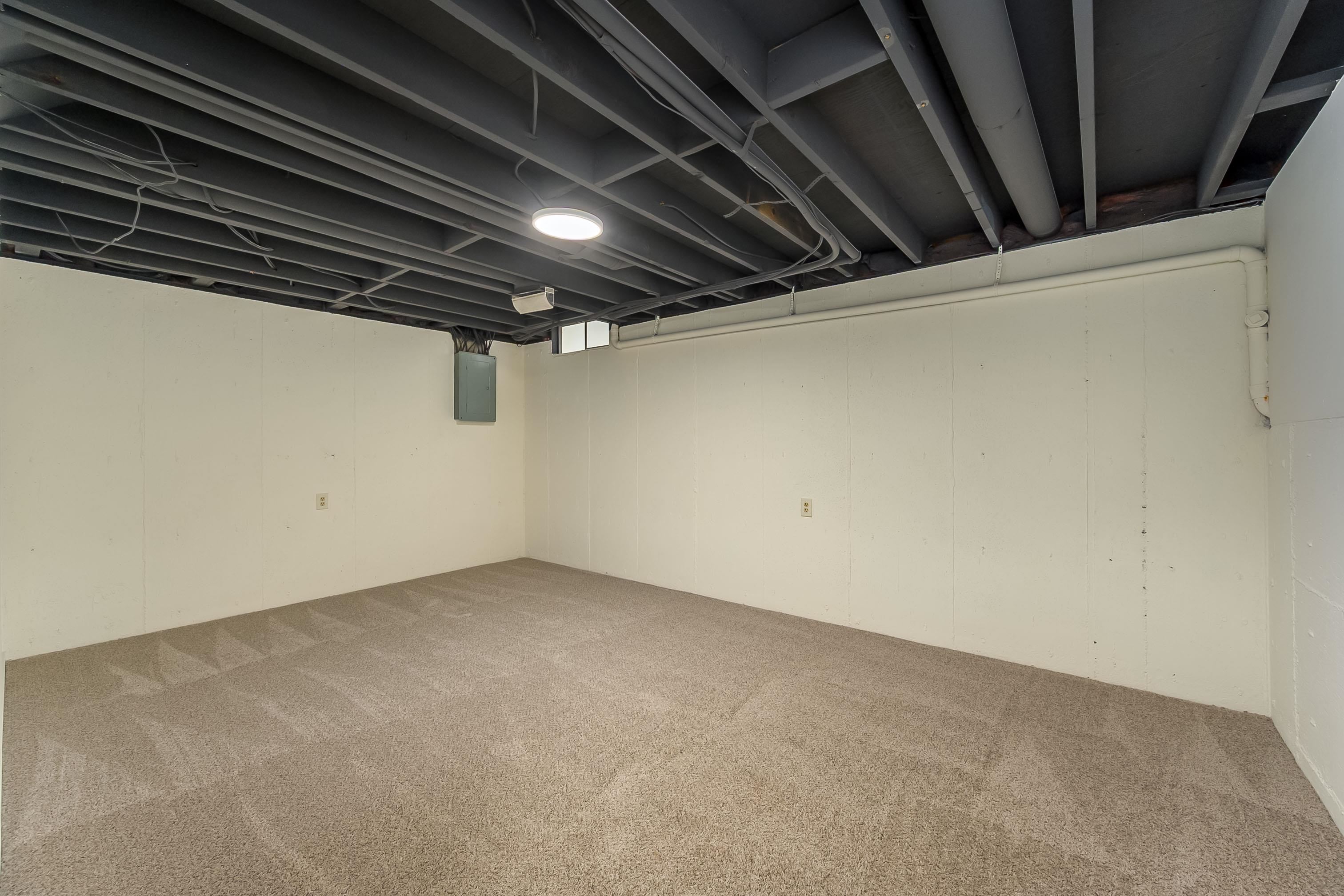 1100 E Market St Property Photo 30