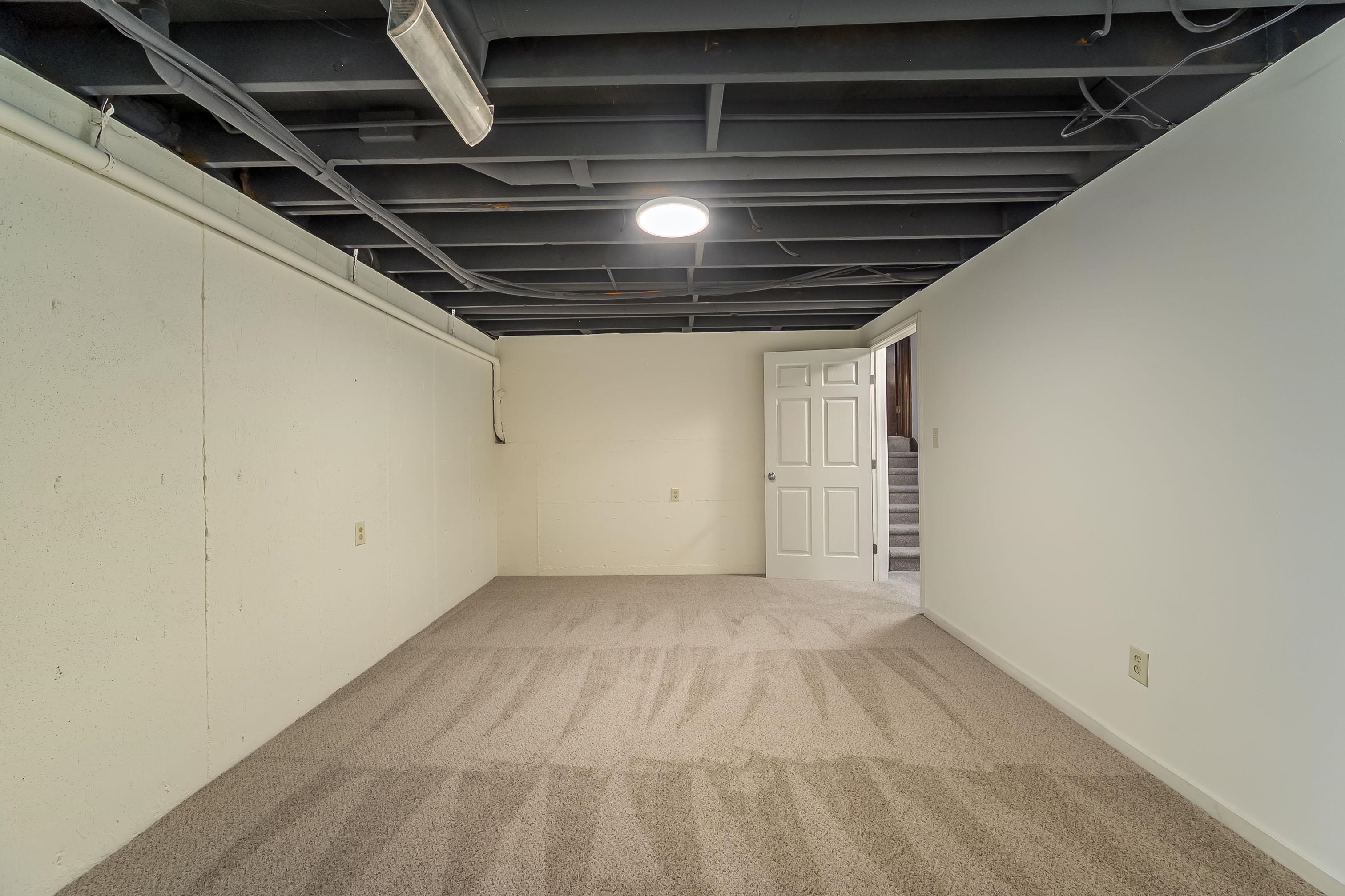1100 E Market St Property Photo 31