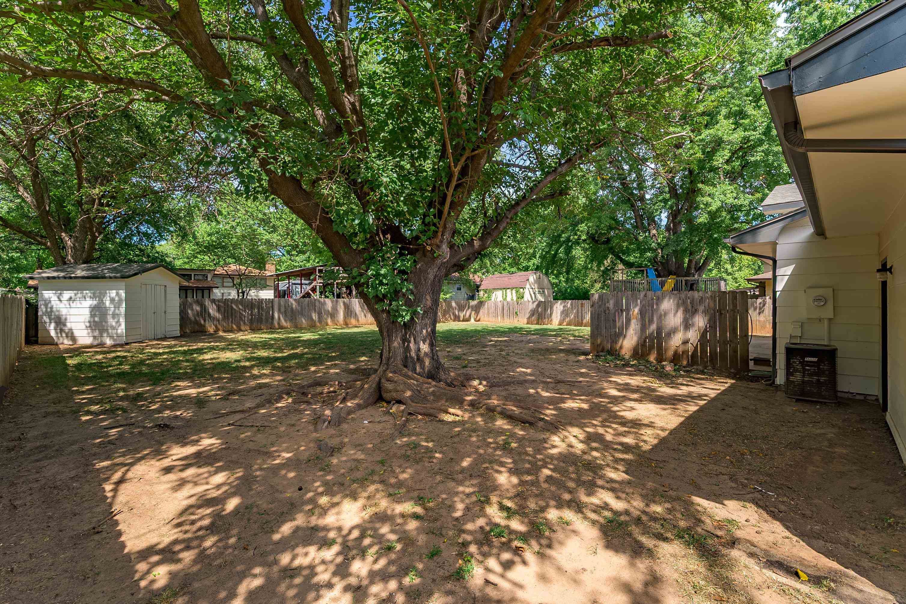 1100 E Market St Property Photo 33