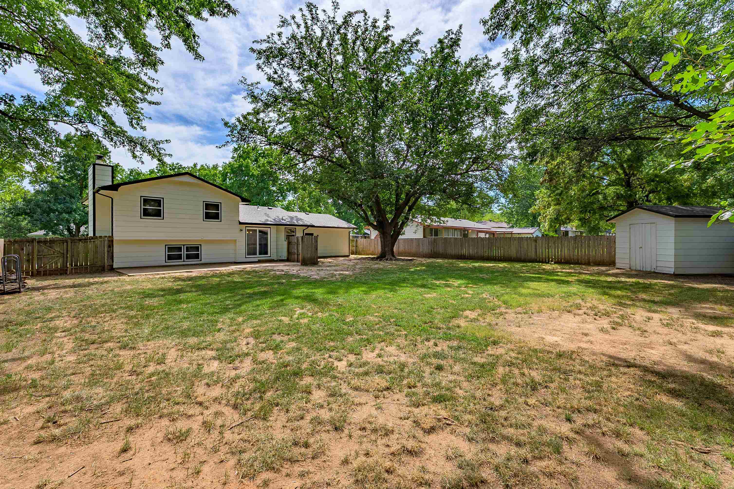 1100 E Market St Property Photo 35