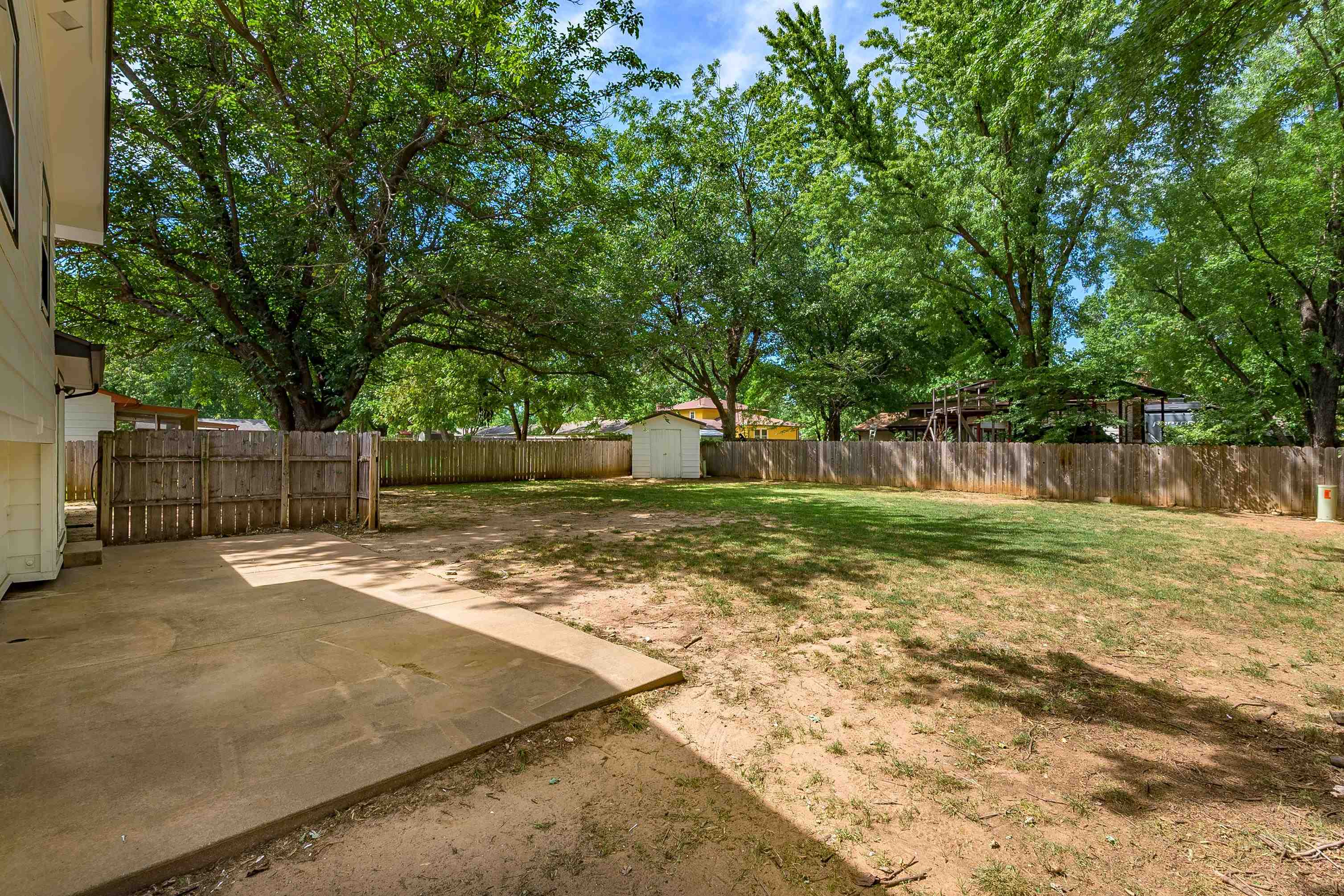 1100 E Market St Property Photo 36