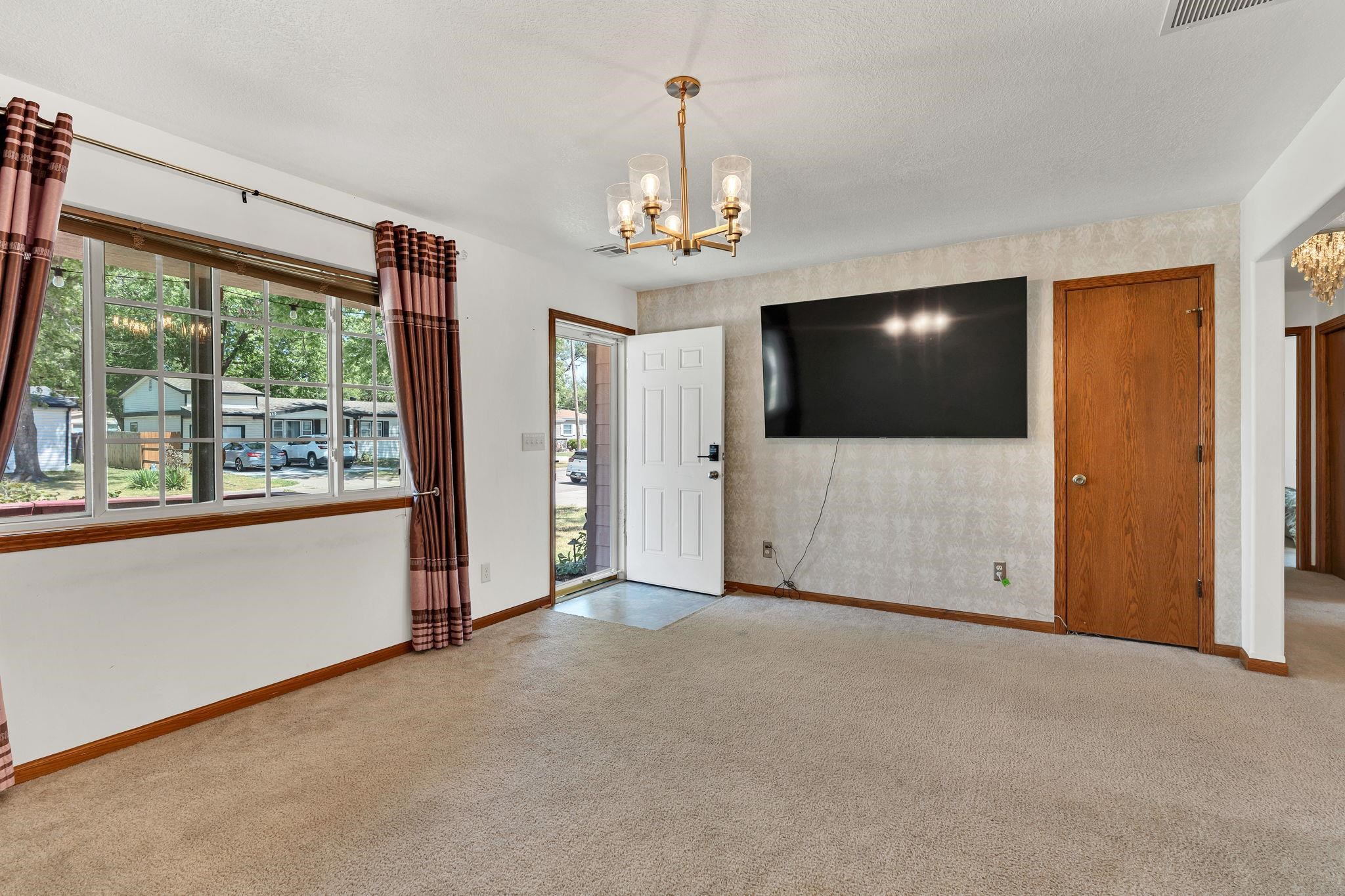 2315 W Grant Property Photo 10