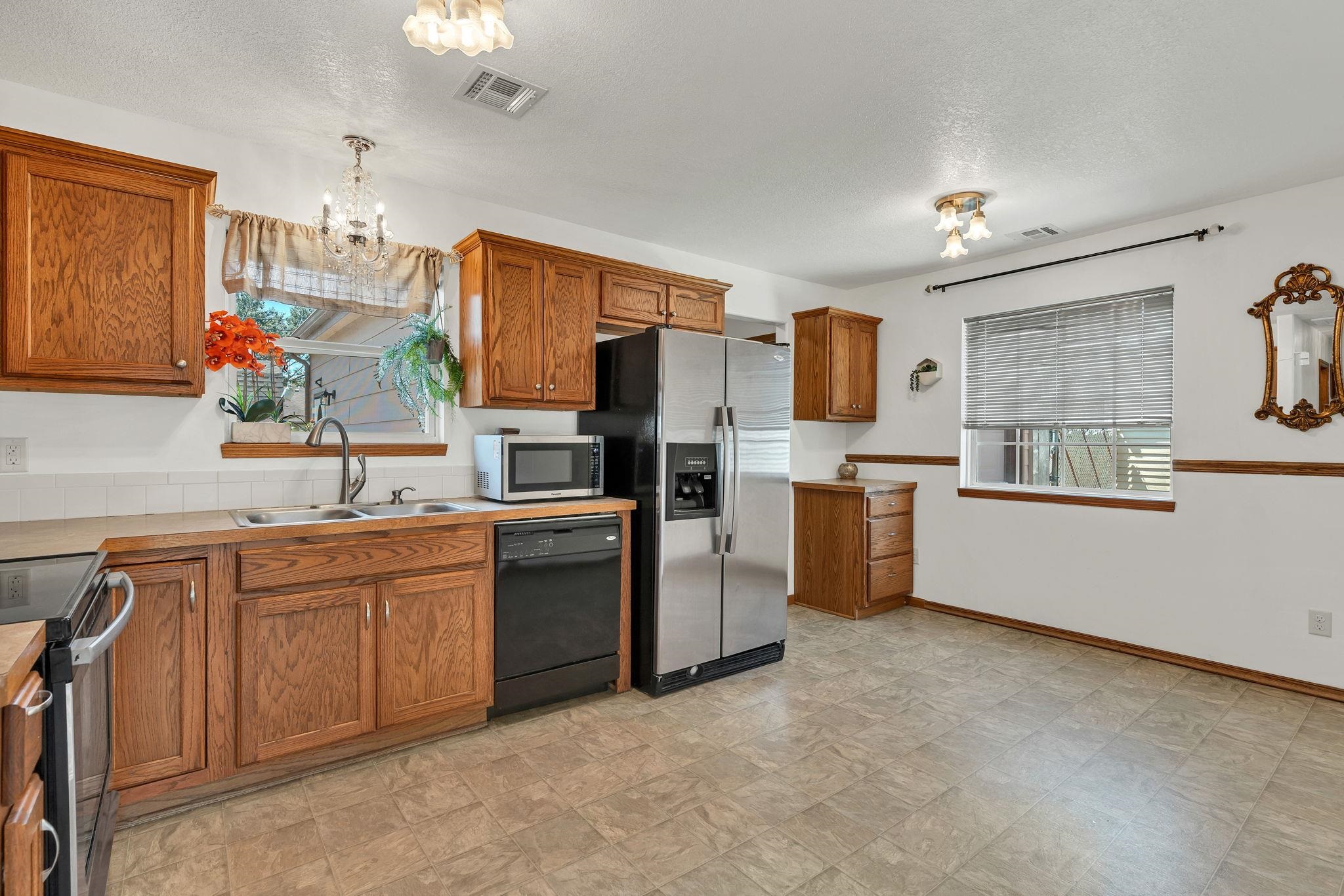 2315 W Grant Property Photo 12