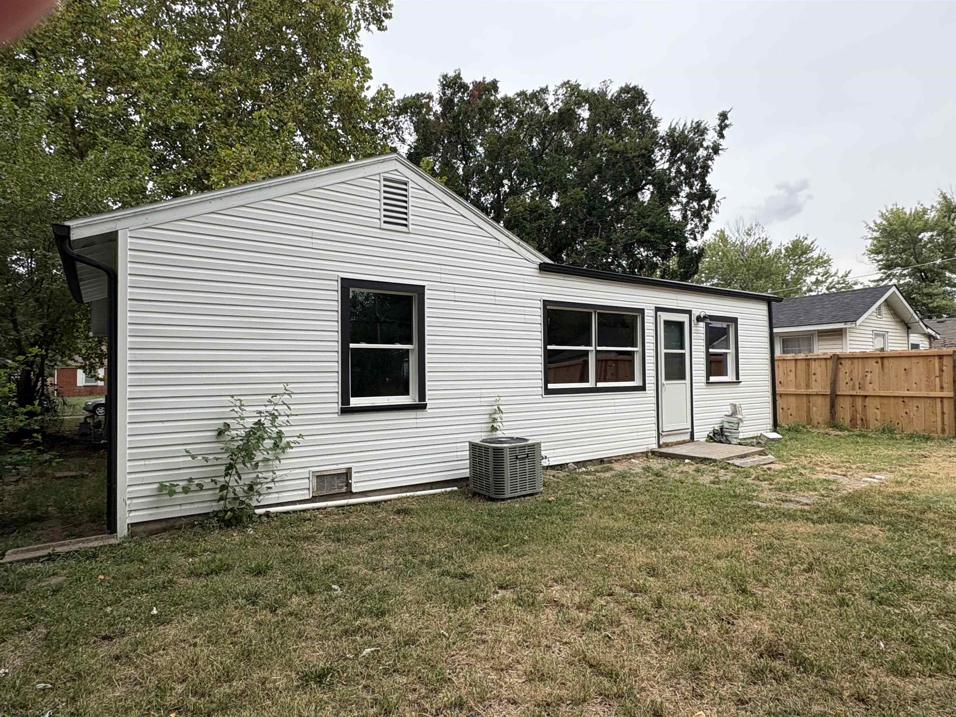 1712 S Erie Street Property Photo 3