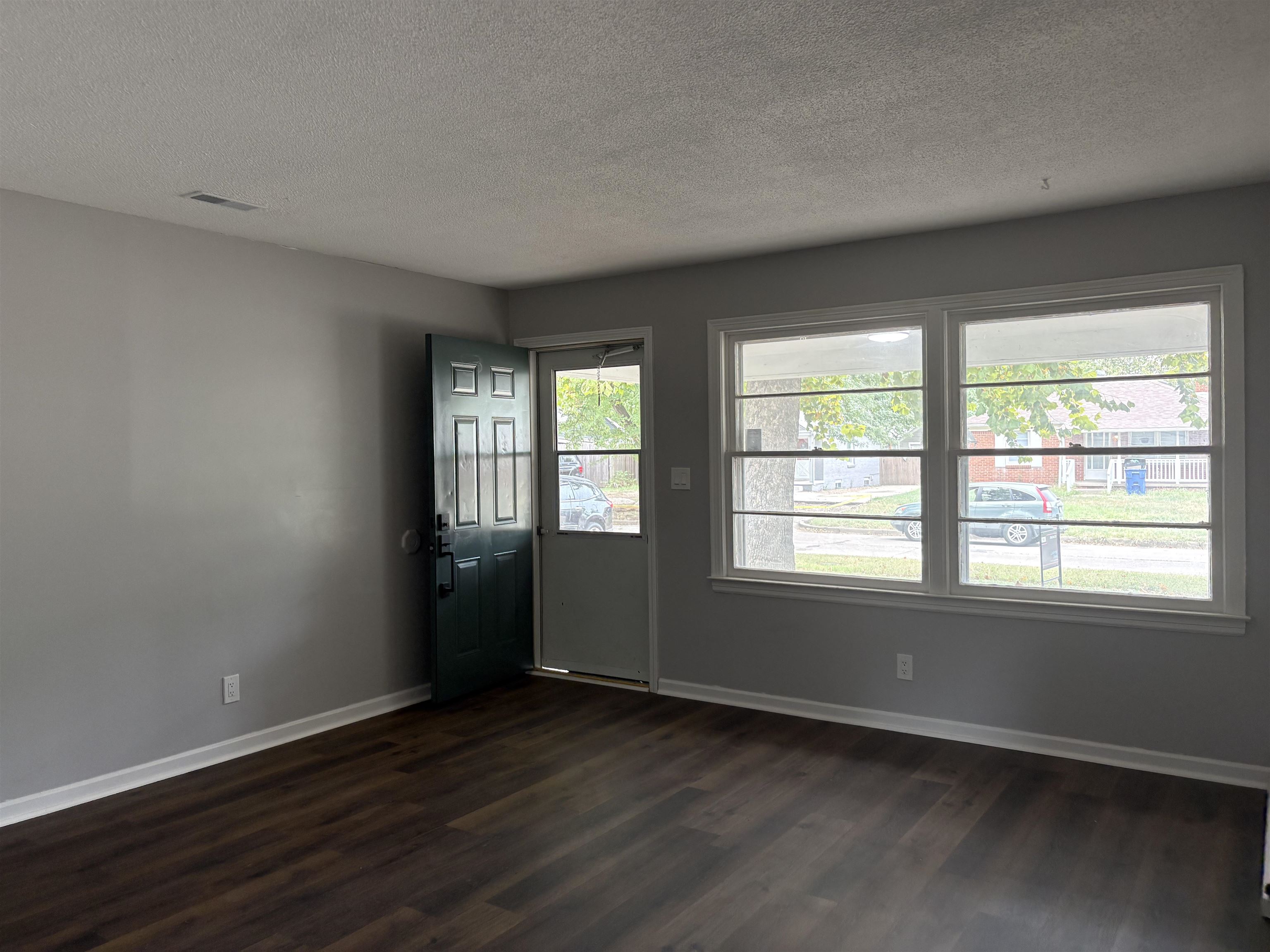 1712 S Erie Street Property Photo 6