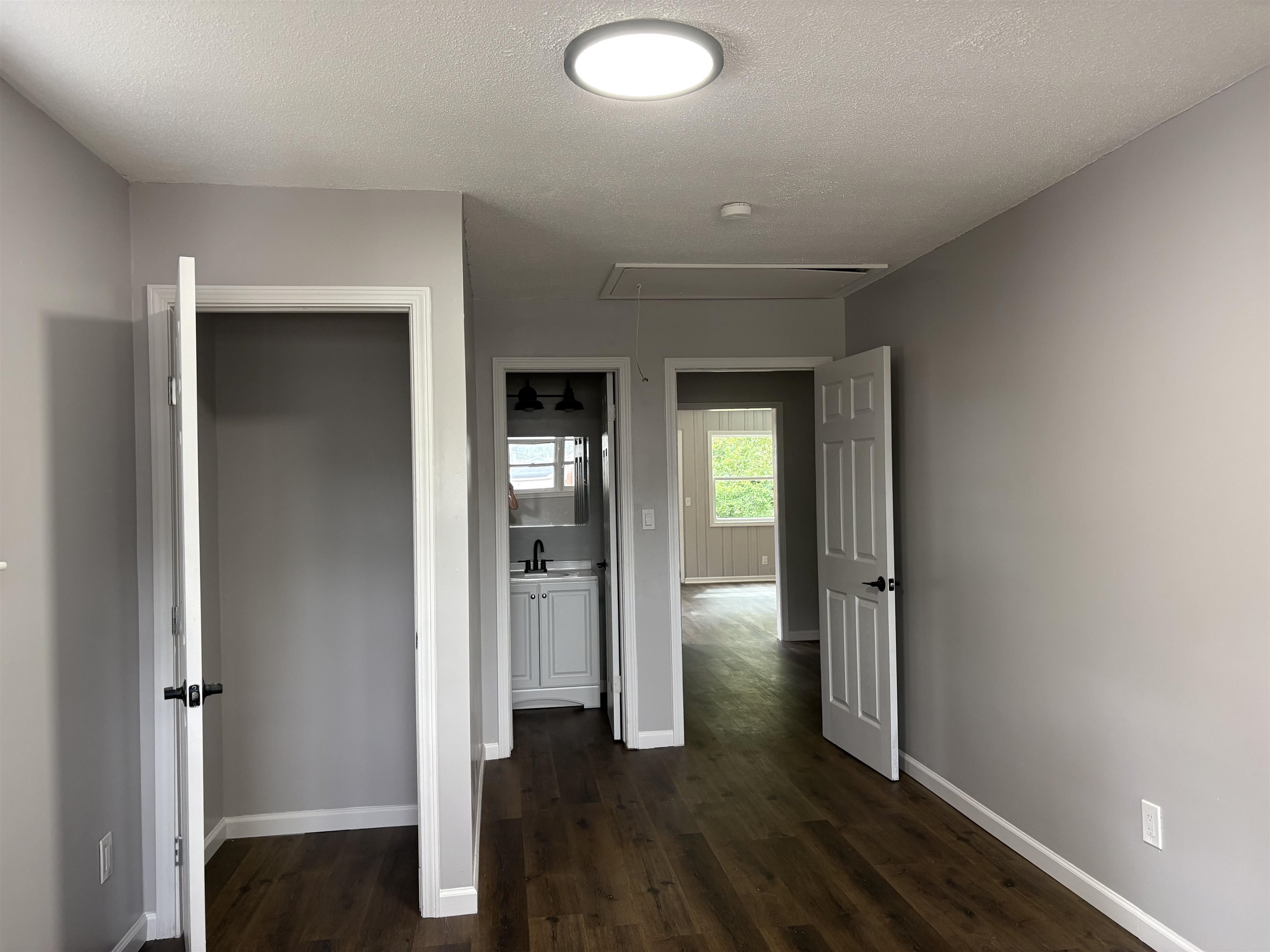 1712 S Erie Street Property Photo 8