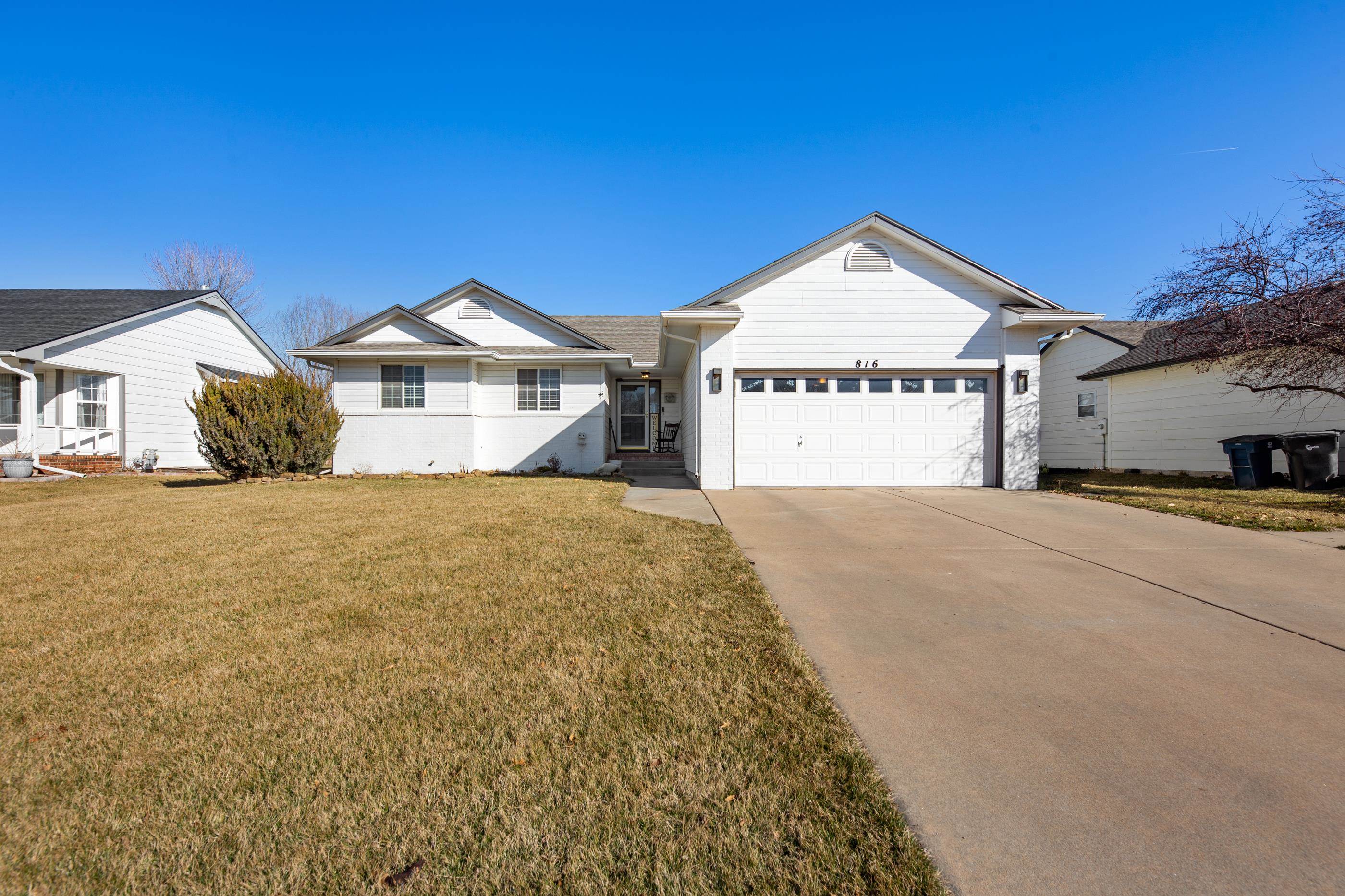 816 Country Ln. Property Photo