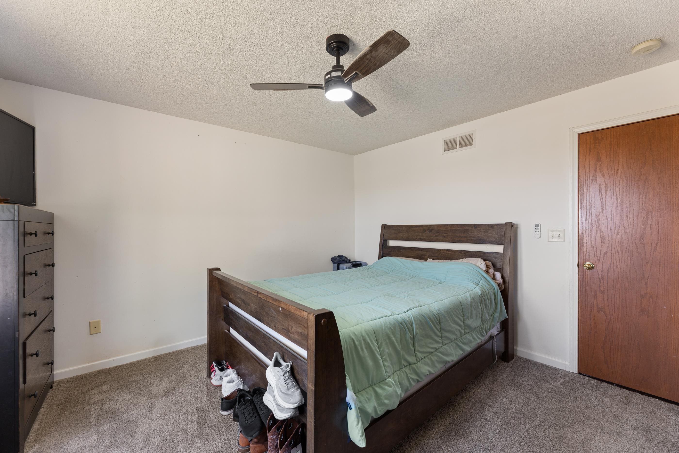 816 Country Ln. Property Photo 18
