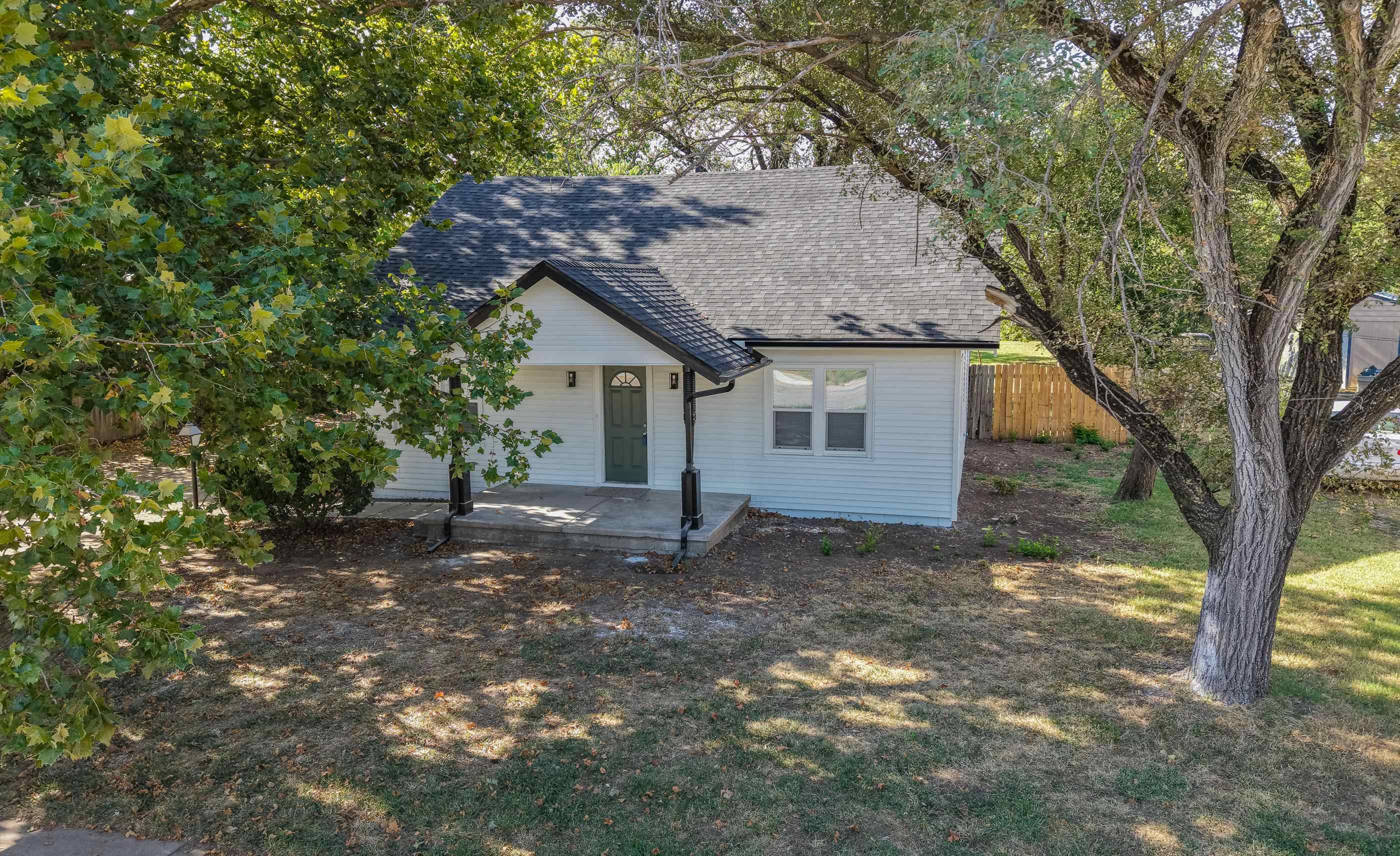 3321 W 9th St. N. Property Photo 4