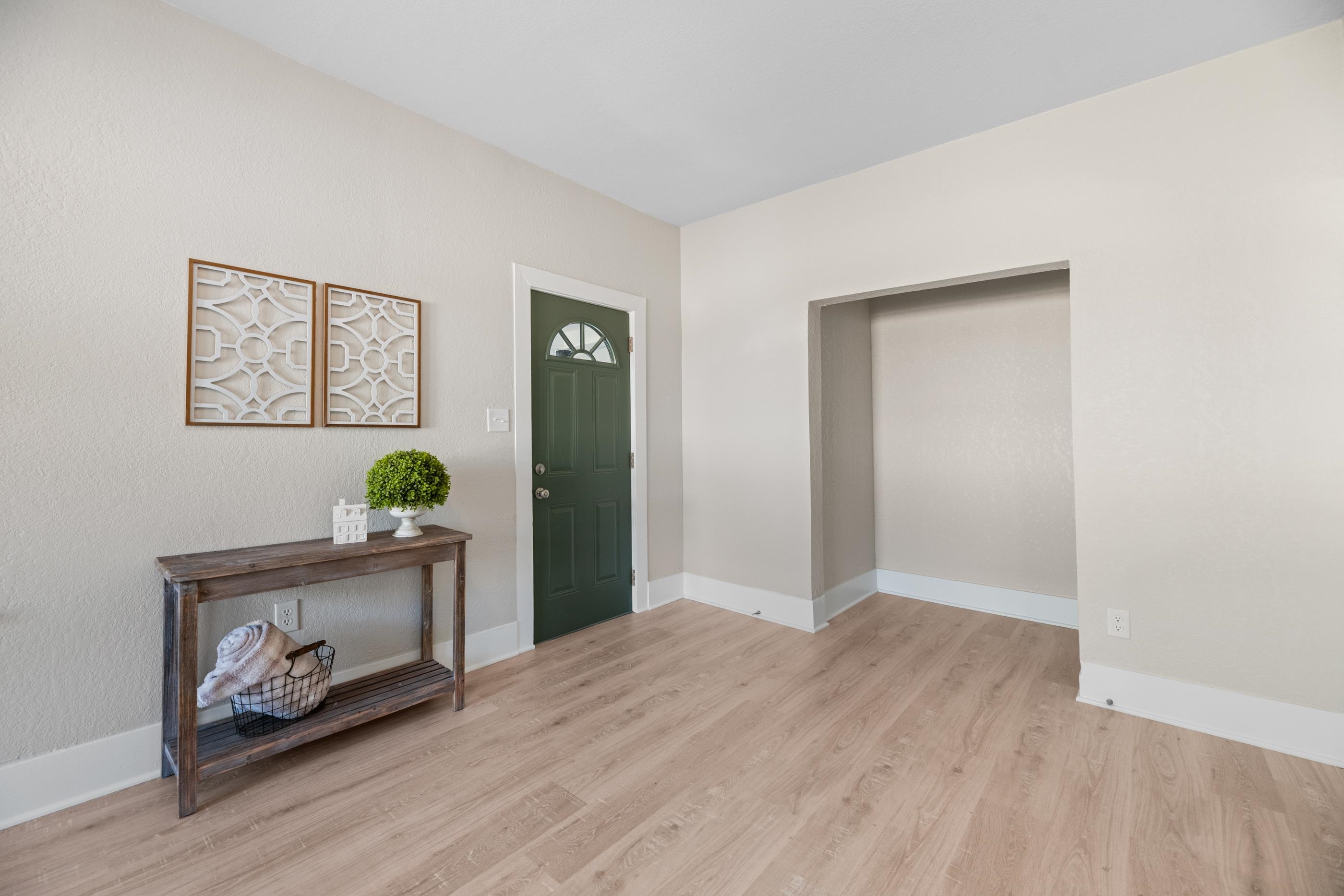 3321 W 9th St. N. Property Photo 9