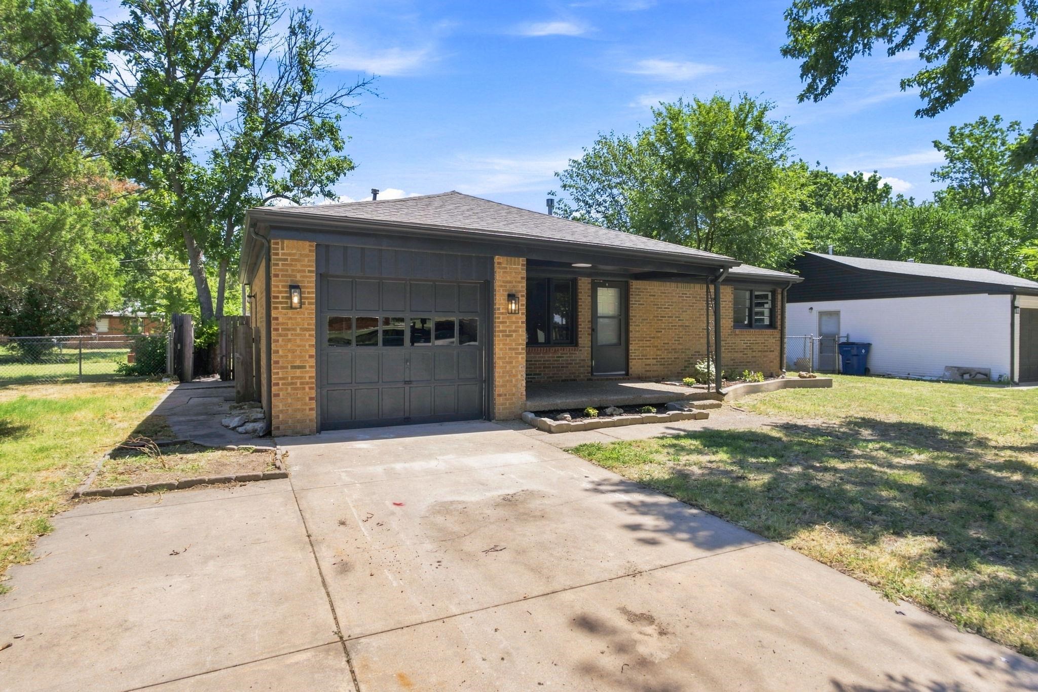 2902 S Washington Ave Property Photo 3