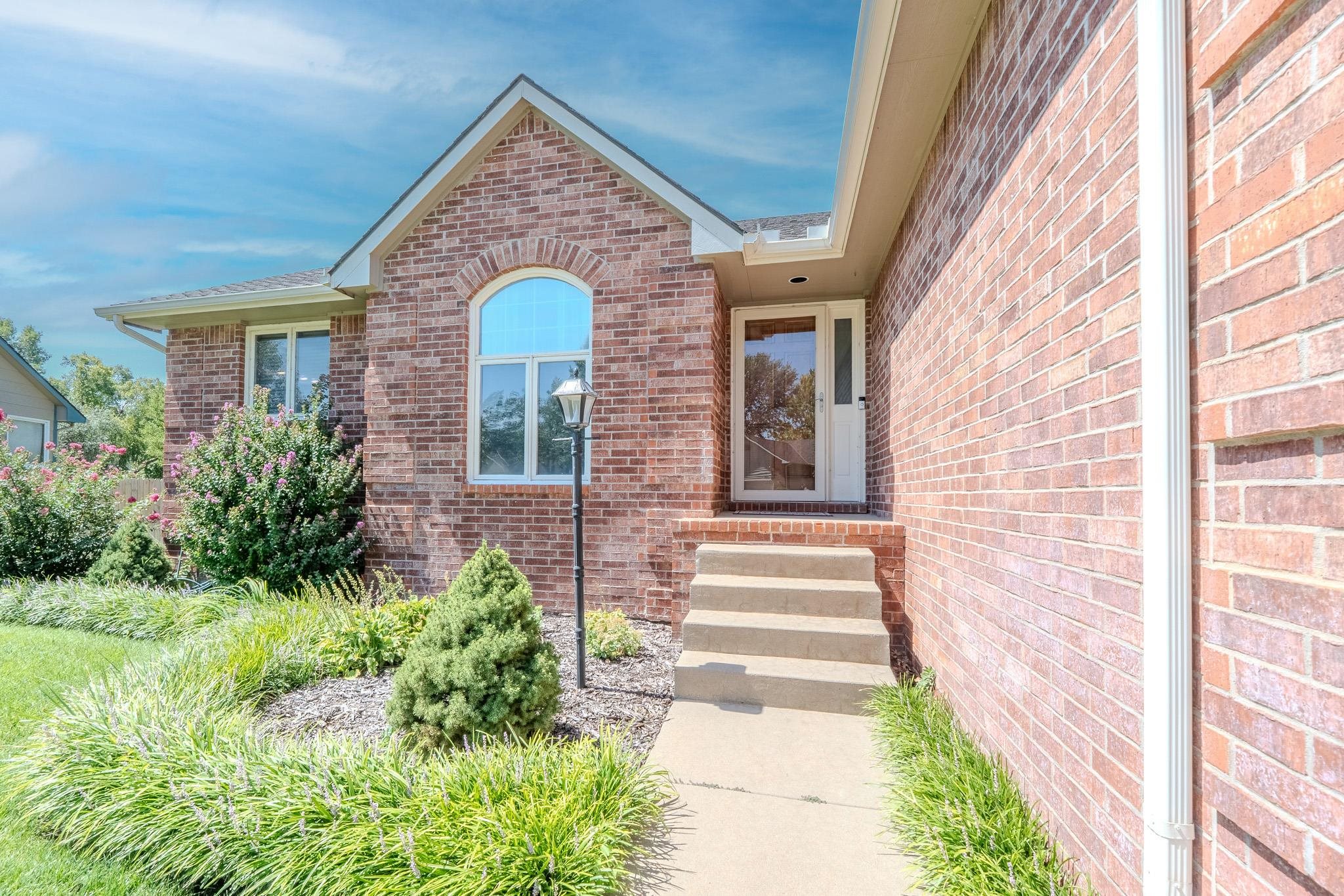 2413 N Watersedge Ct. Property Photo 2