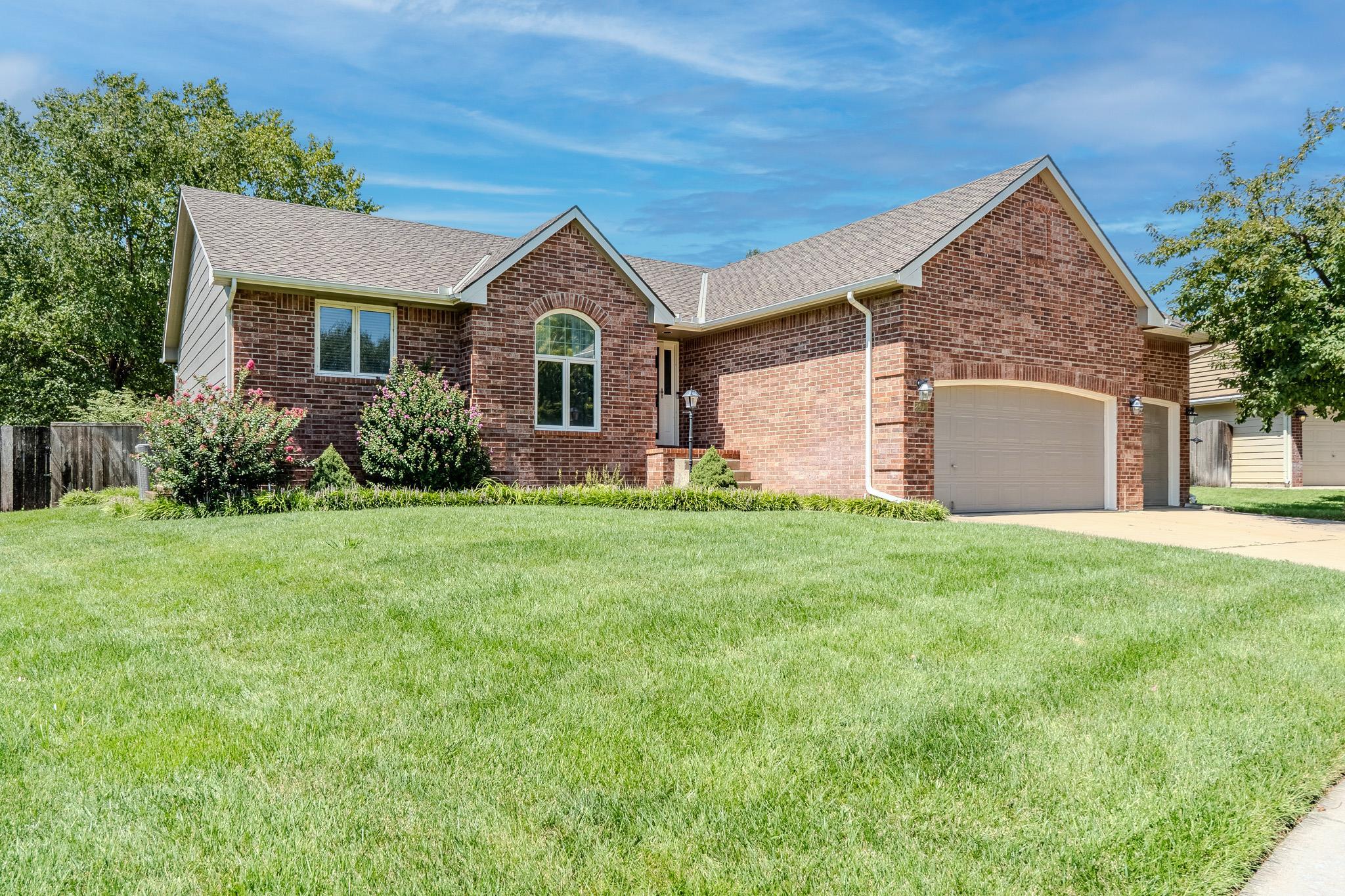 2413 N Watersedge Ct. Property Photo 3