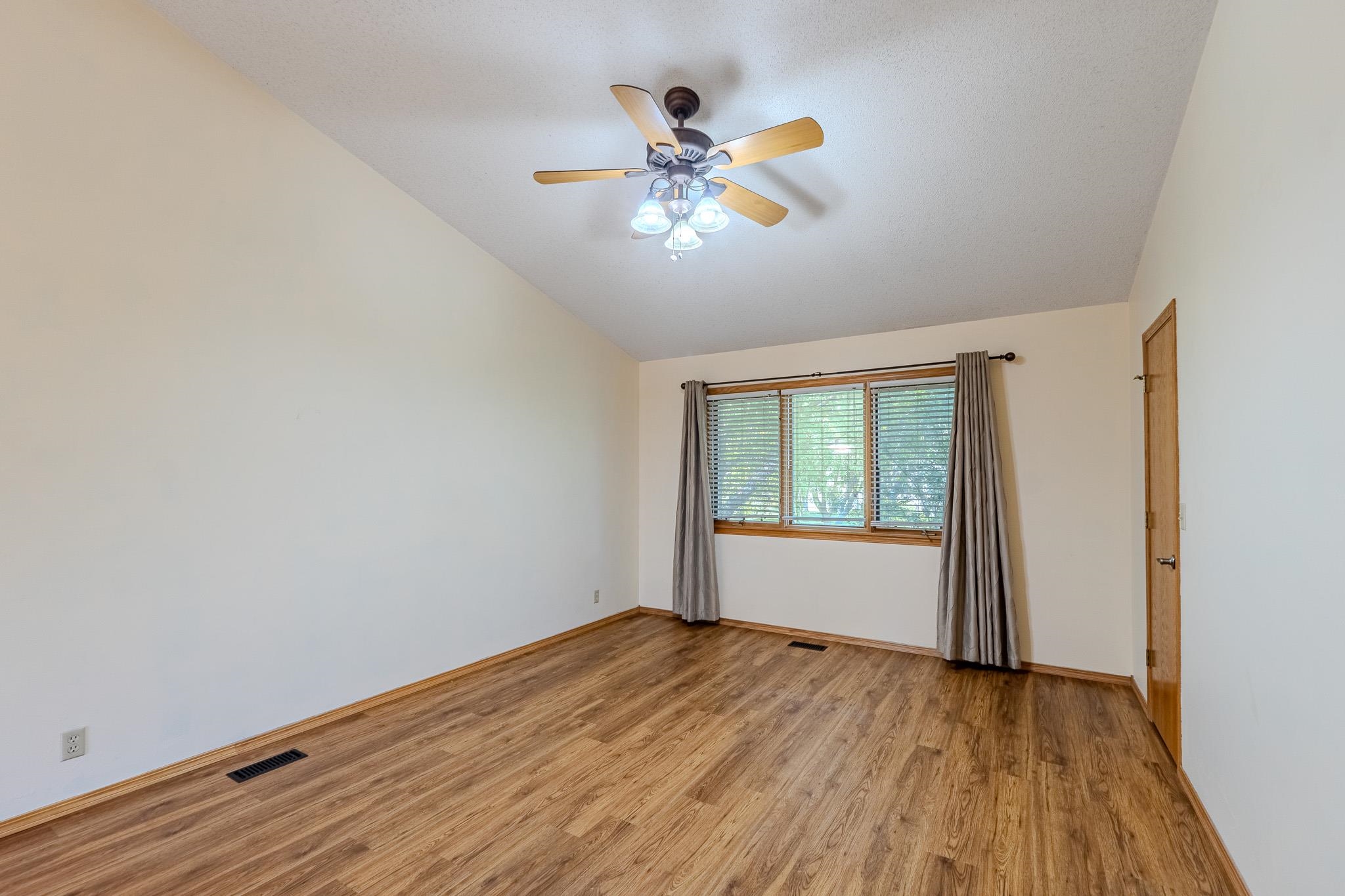 2413 N Watersedge Ct. Property Photo 13