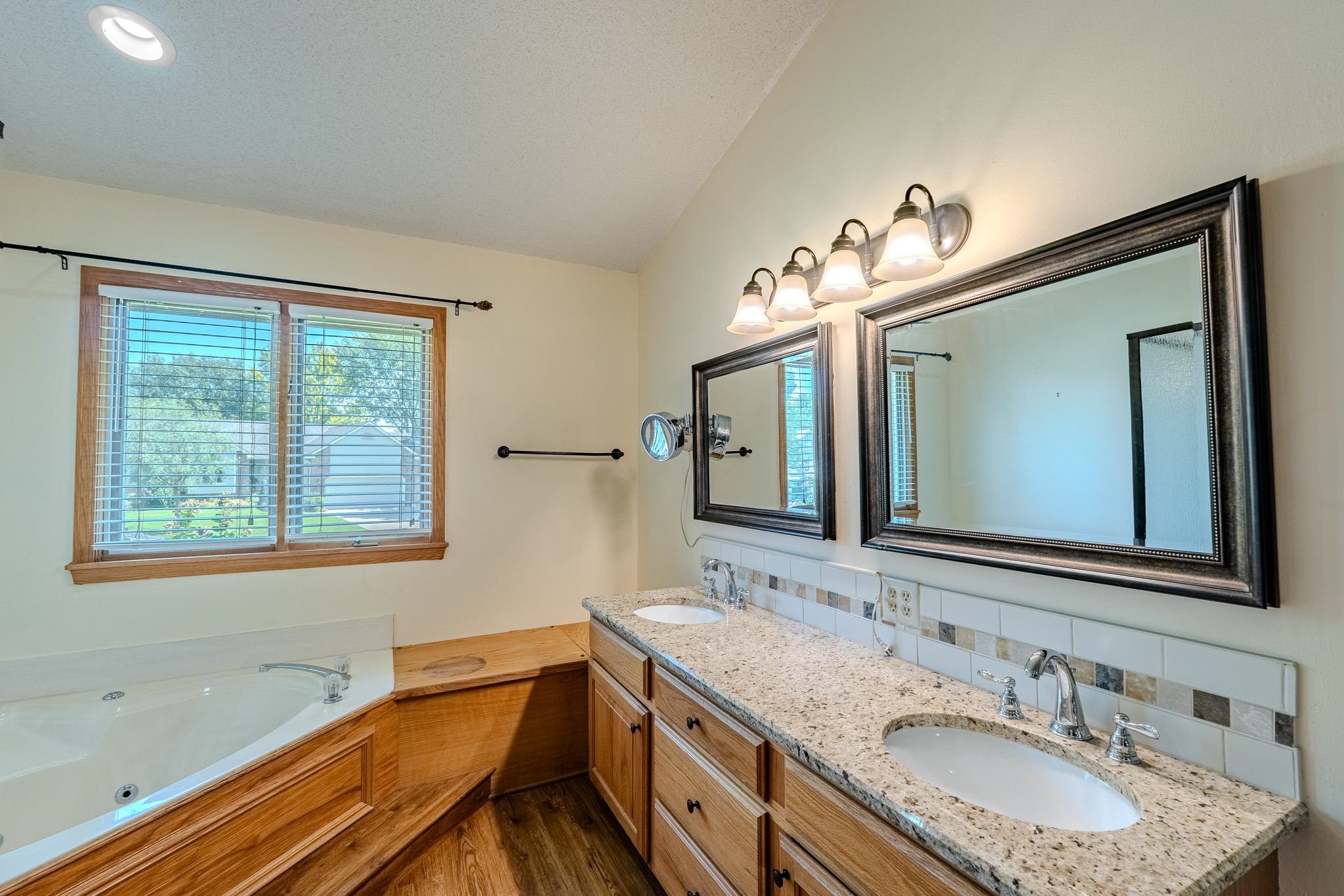 2413 N Watersedge Ct. Property Photo 16