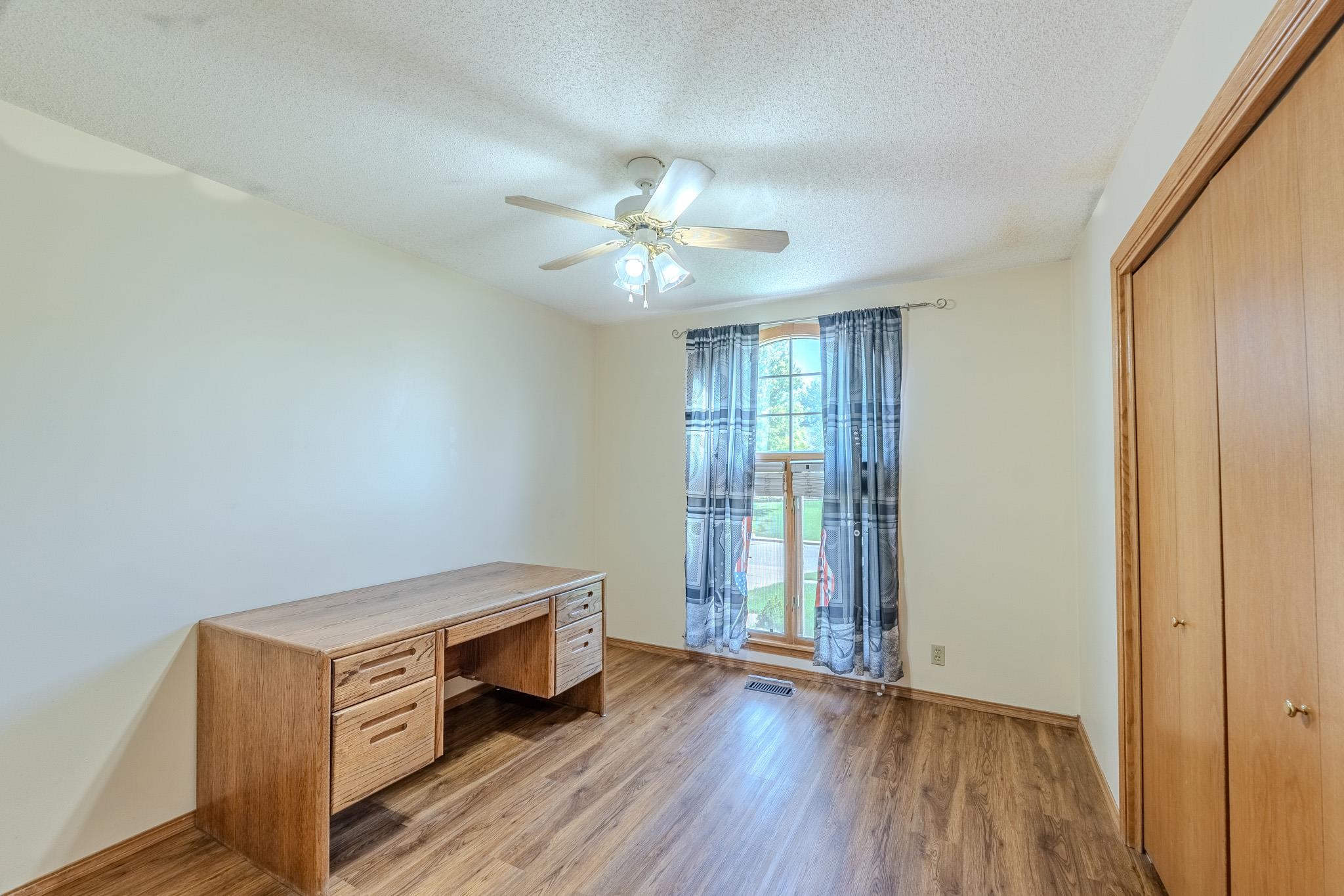 2413 N Watersedge Ct. Property Photo 17