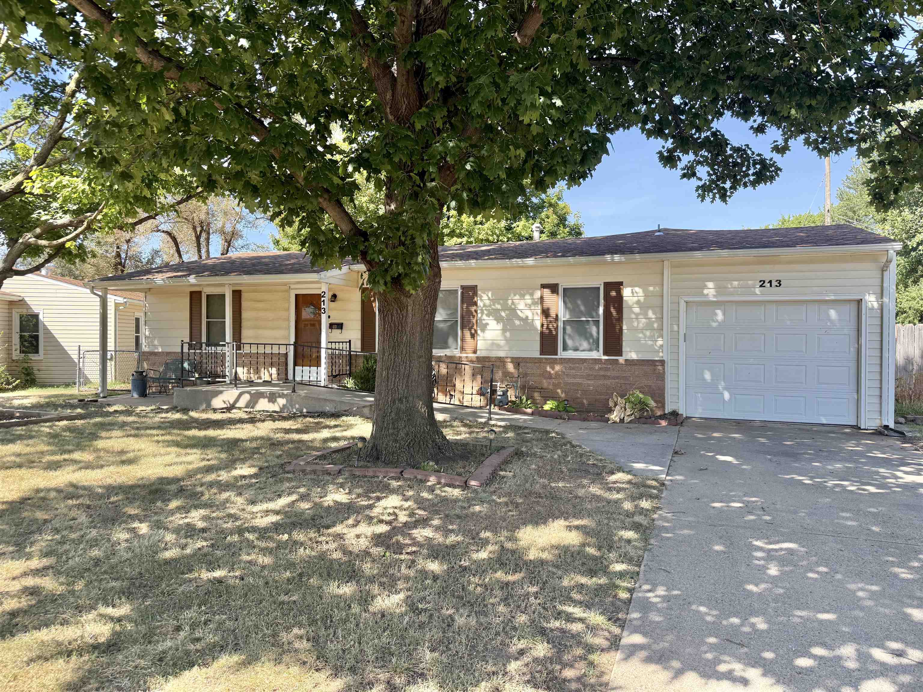 213 W Starlite Property Photo 3
