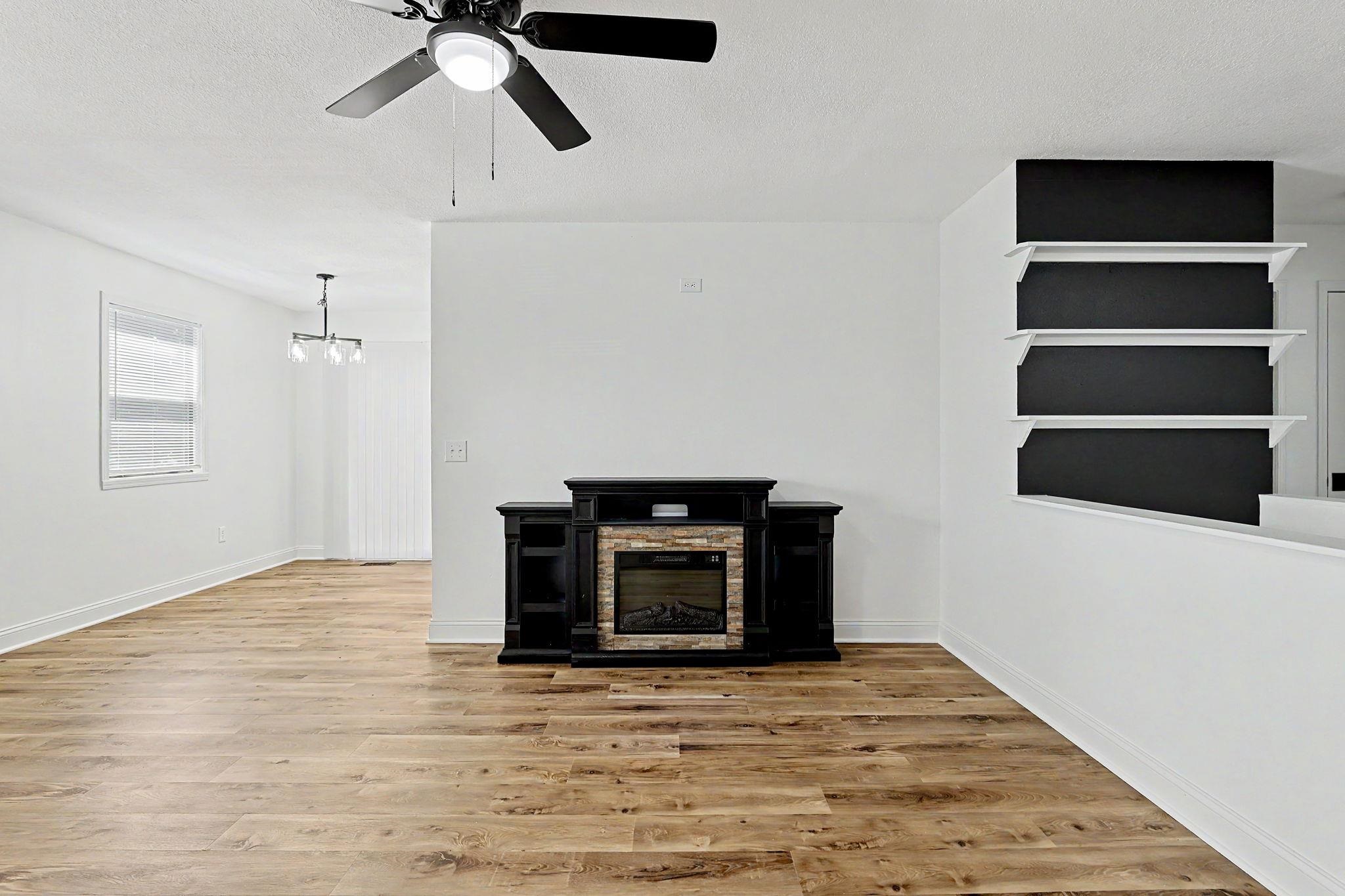 109 S Westview Property Photo 4