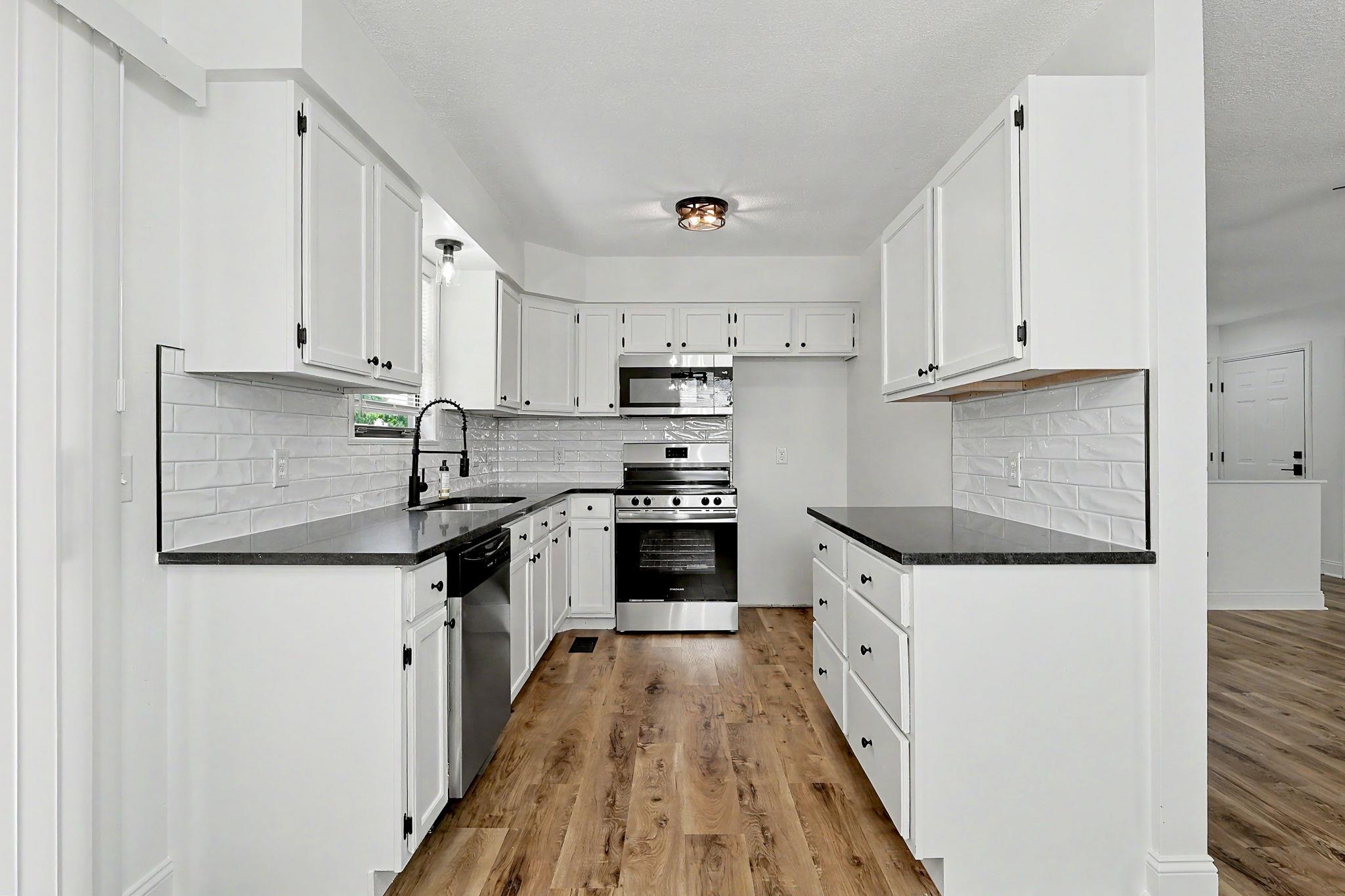 109 S Westview Property Photo 9
