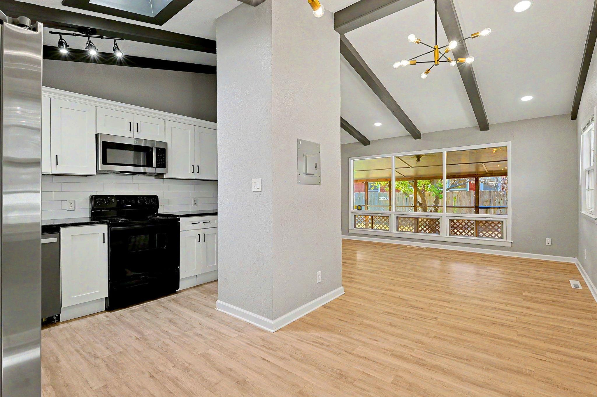 902 S Royal Rd Property Photo 8