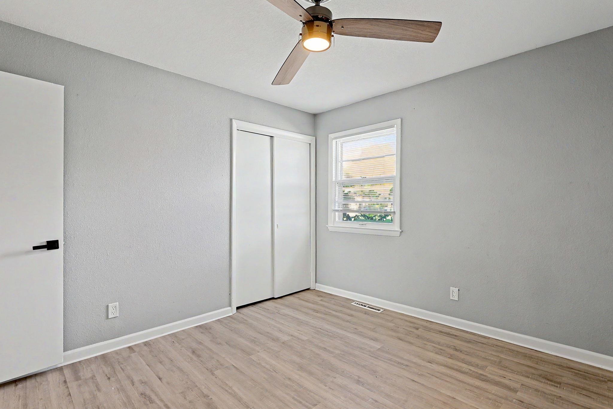 902 S Royal Rd Property Photo 16