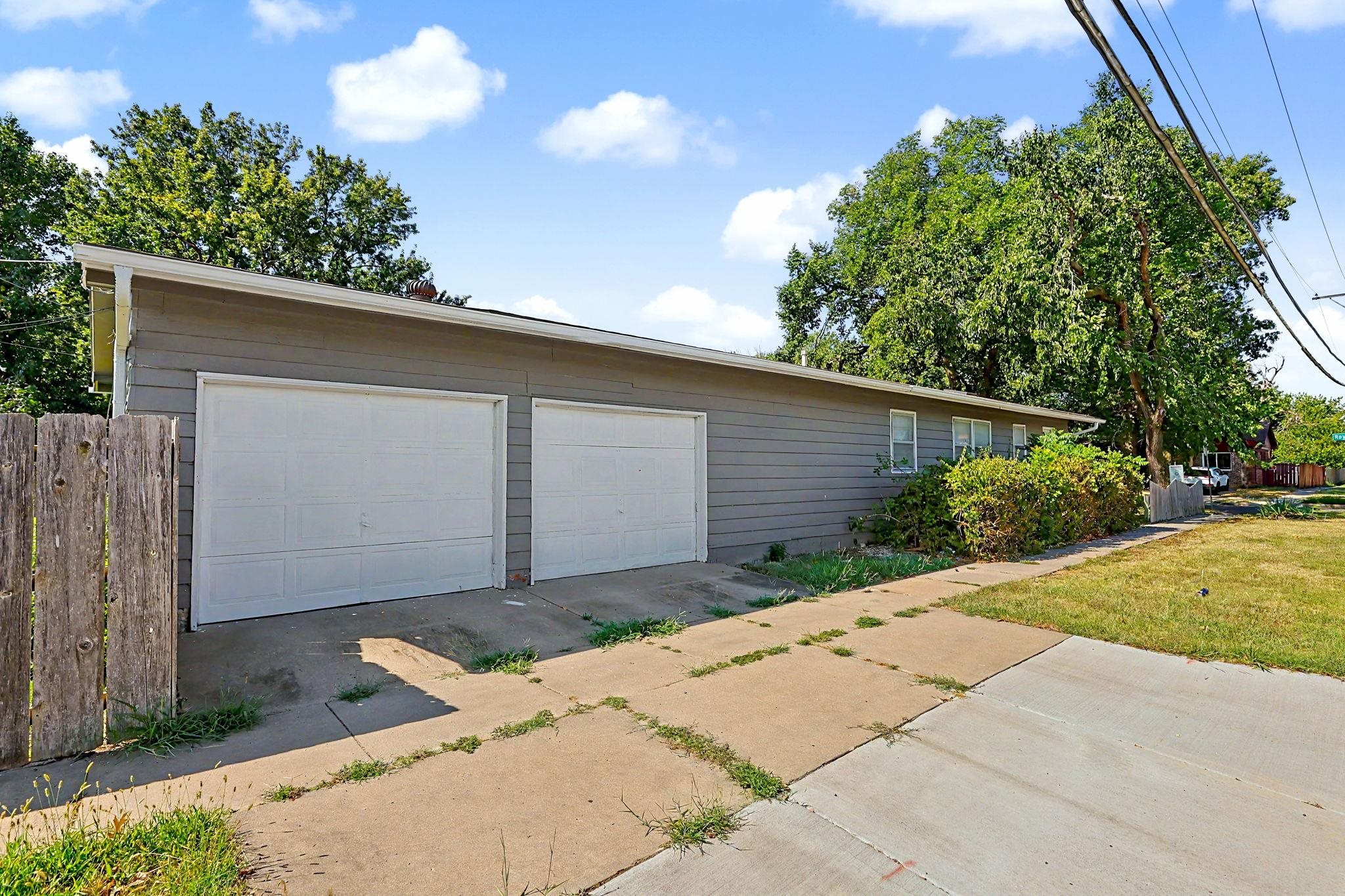 902 S Royal Rd Property Photo 21