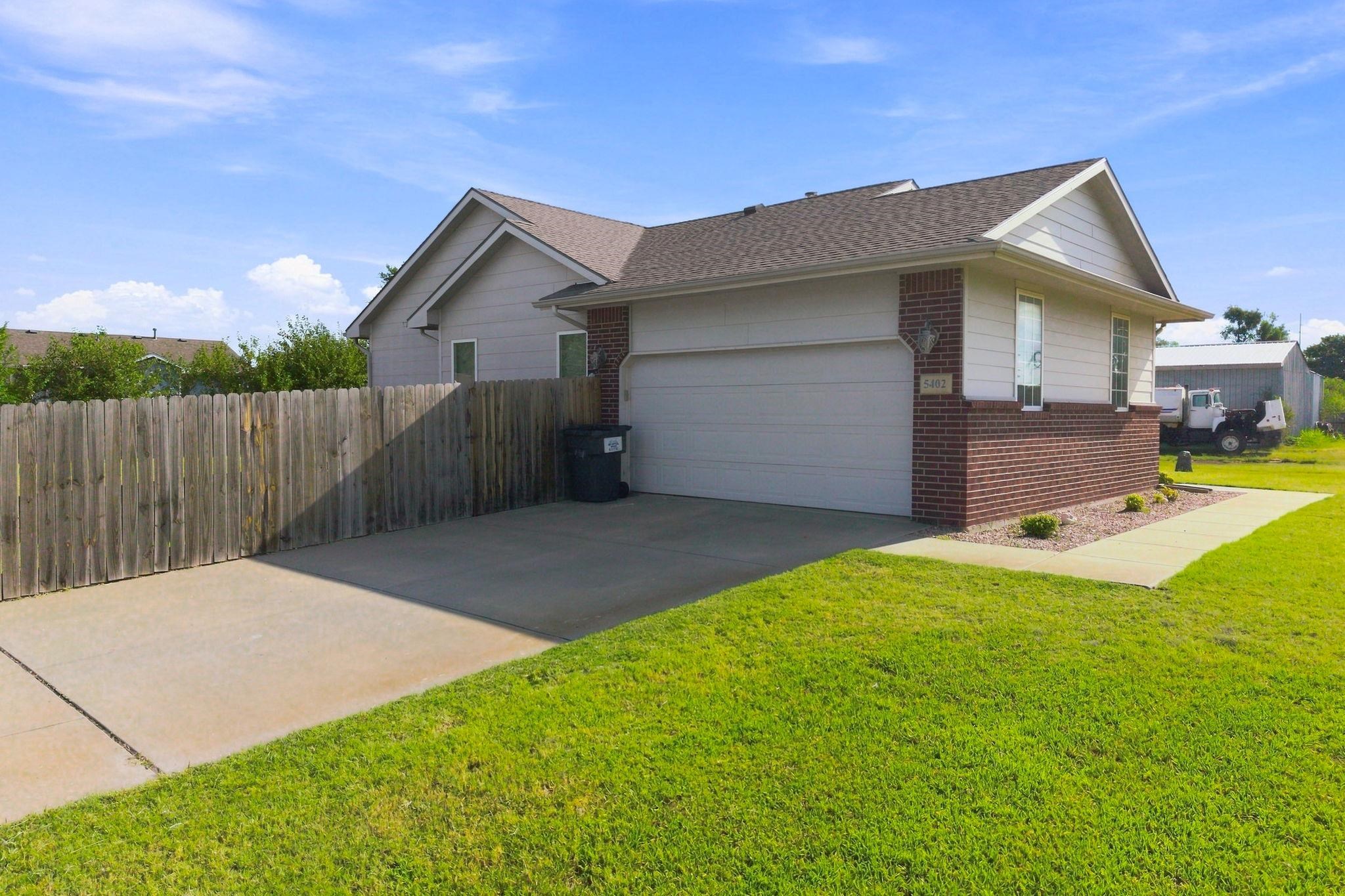 5402 S Victoria Ct. Property Photo 2