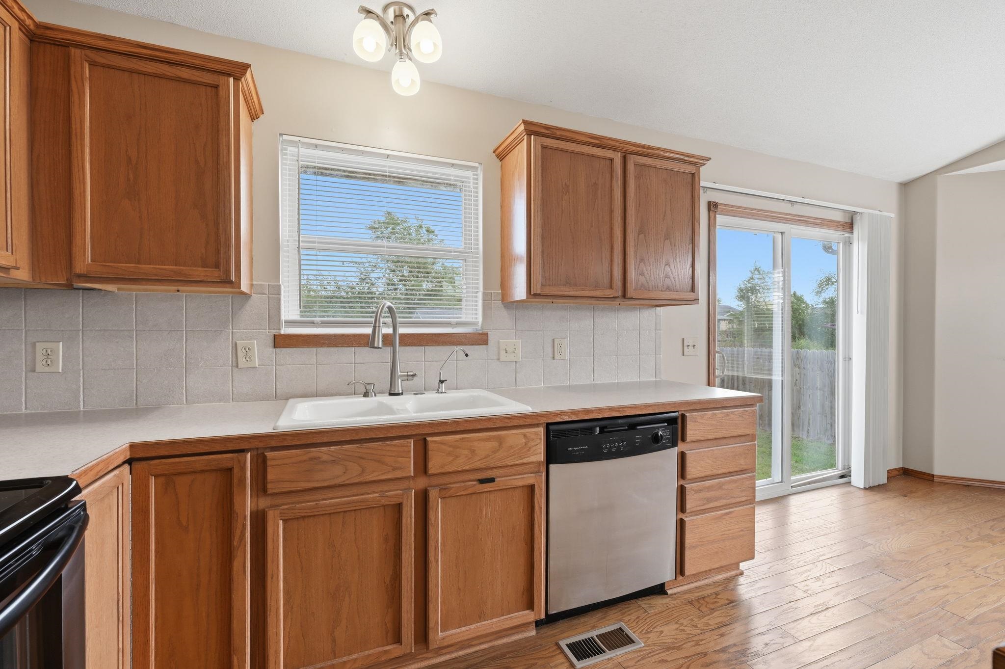 5402 S Victoria Ct. Property Photo 11
