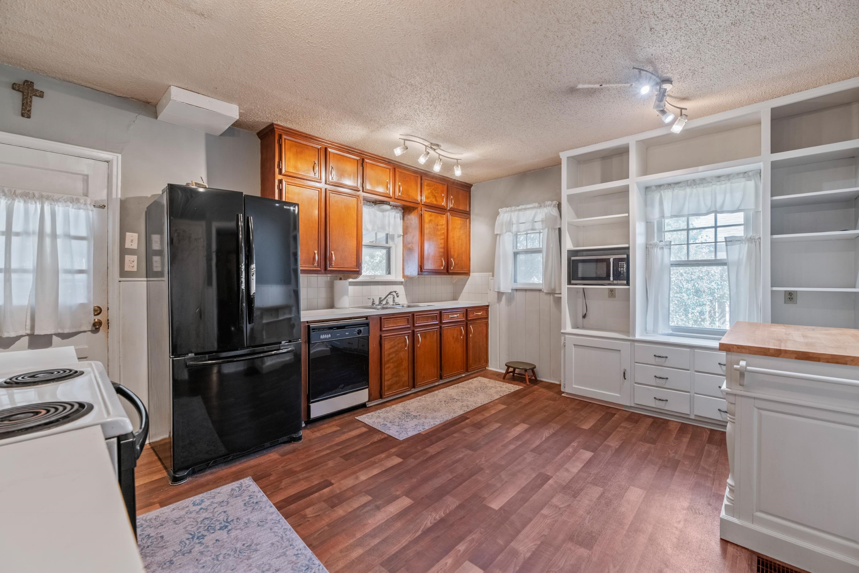 229 N Battin Property Photo 9