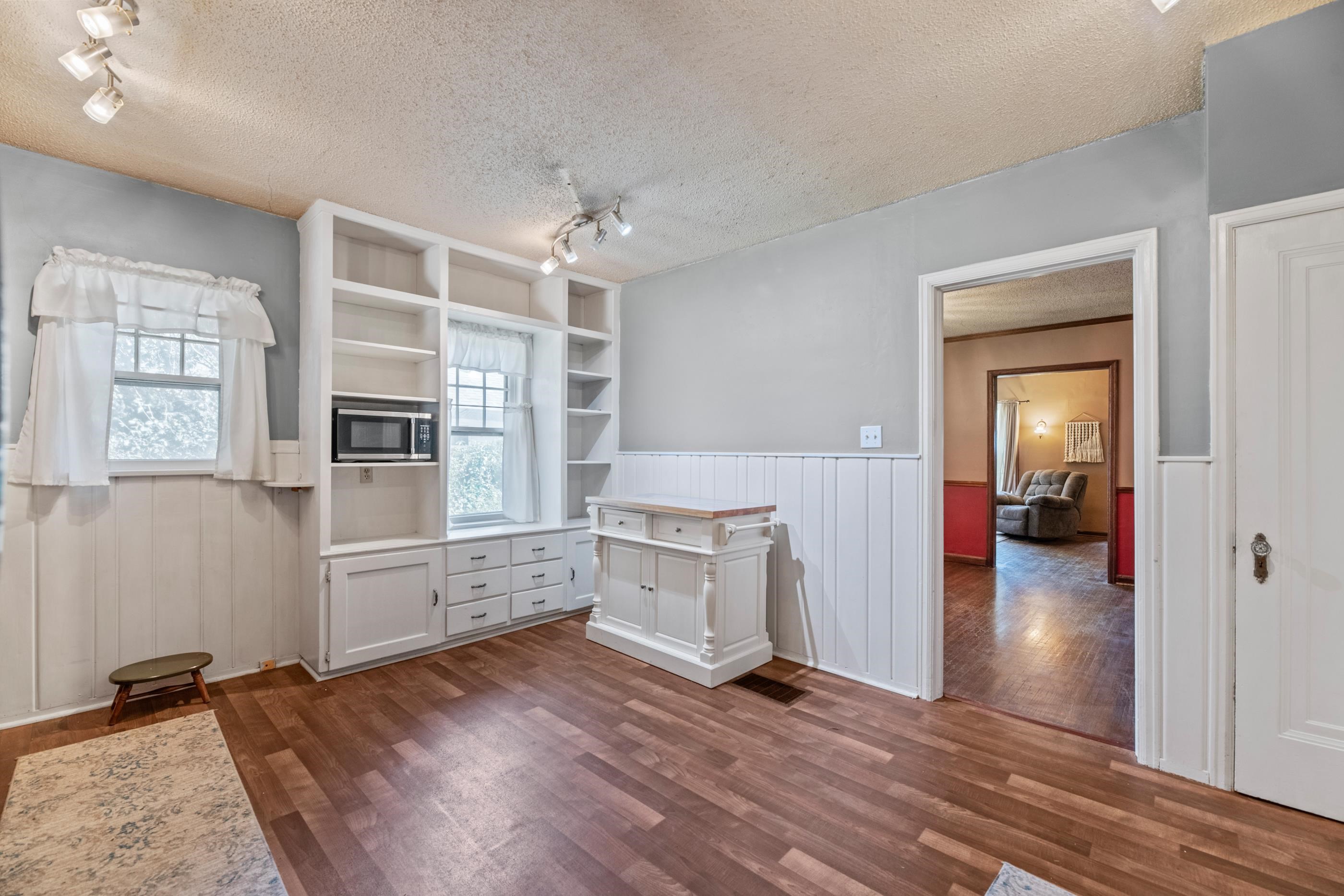 229 N Battin Property Photo 11