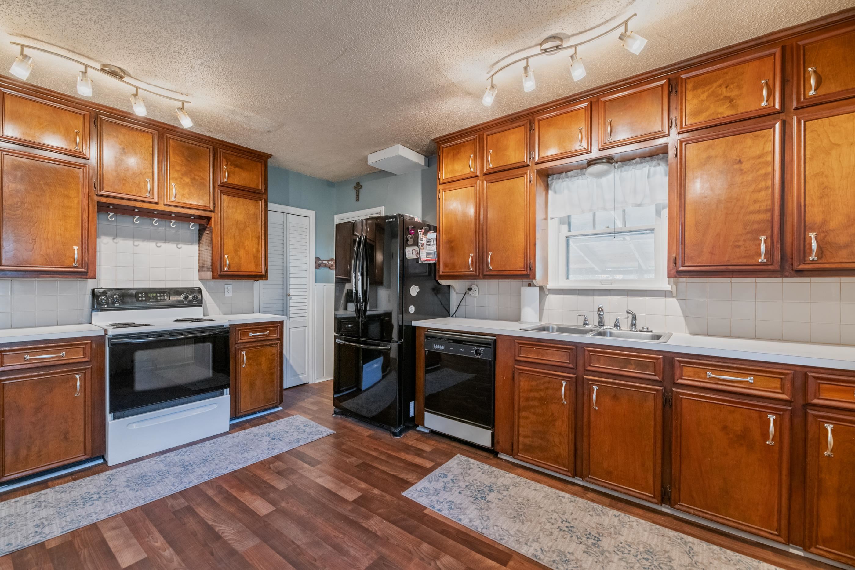 229 N Battin Property Photo 14