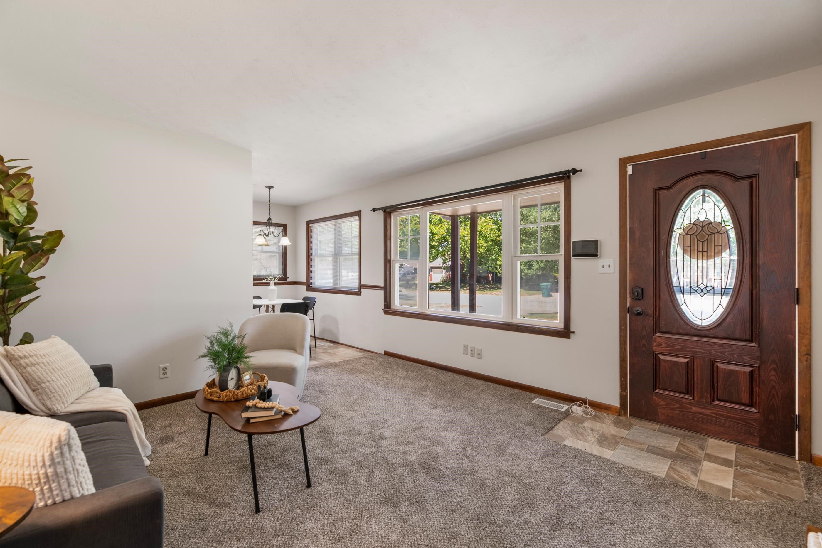 1011 W Lockwood St. Property Photo 4