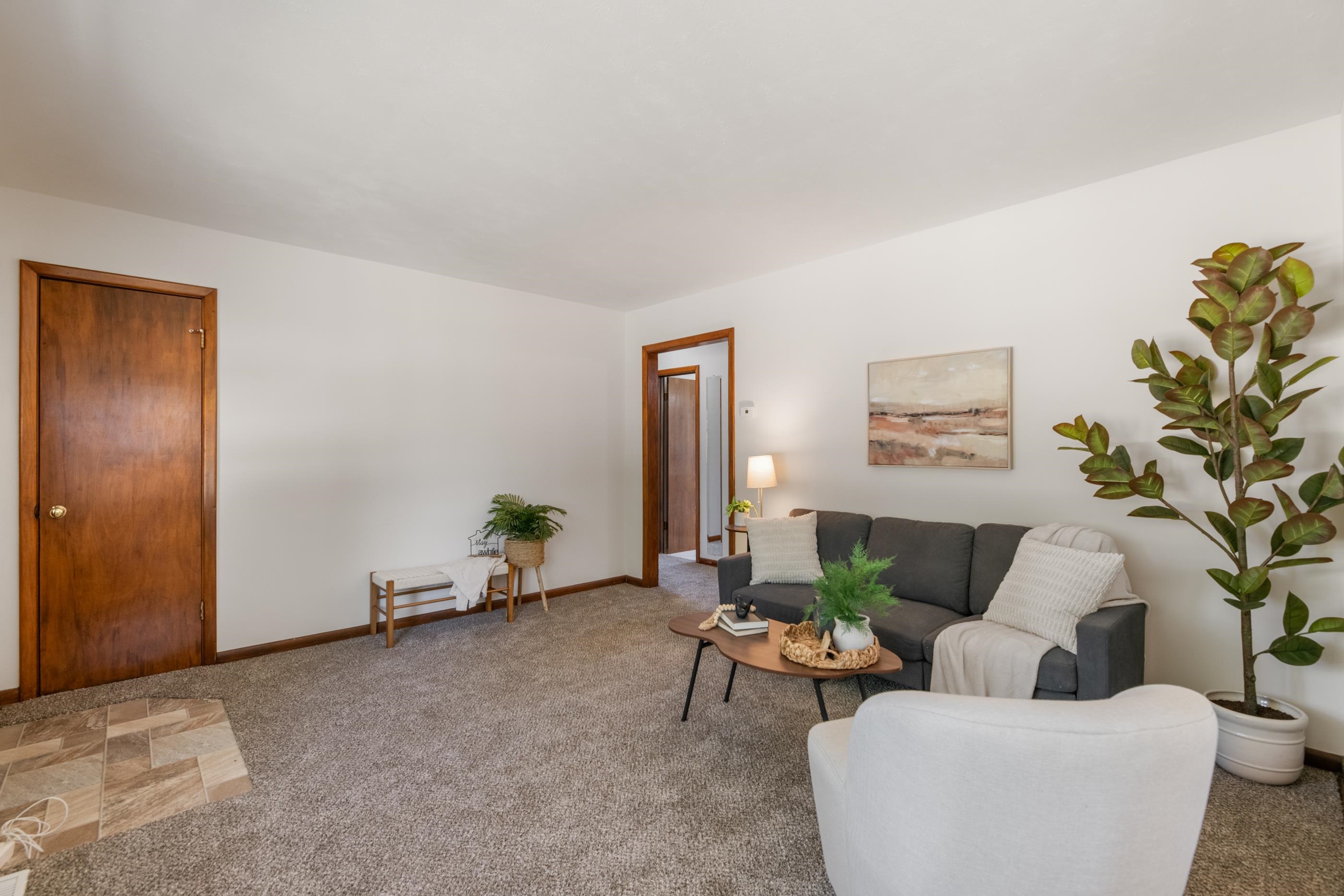 1011 W Lockwood St. Property Photo 5