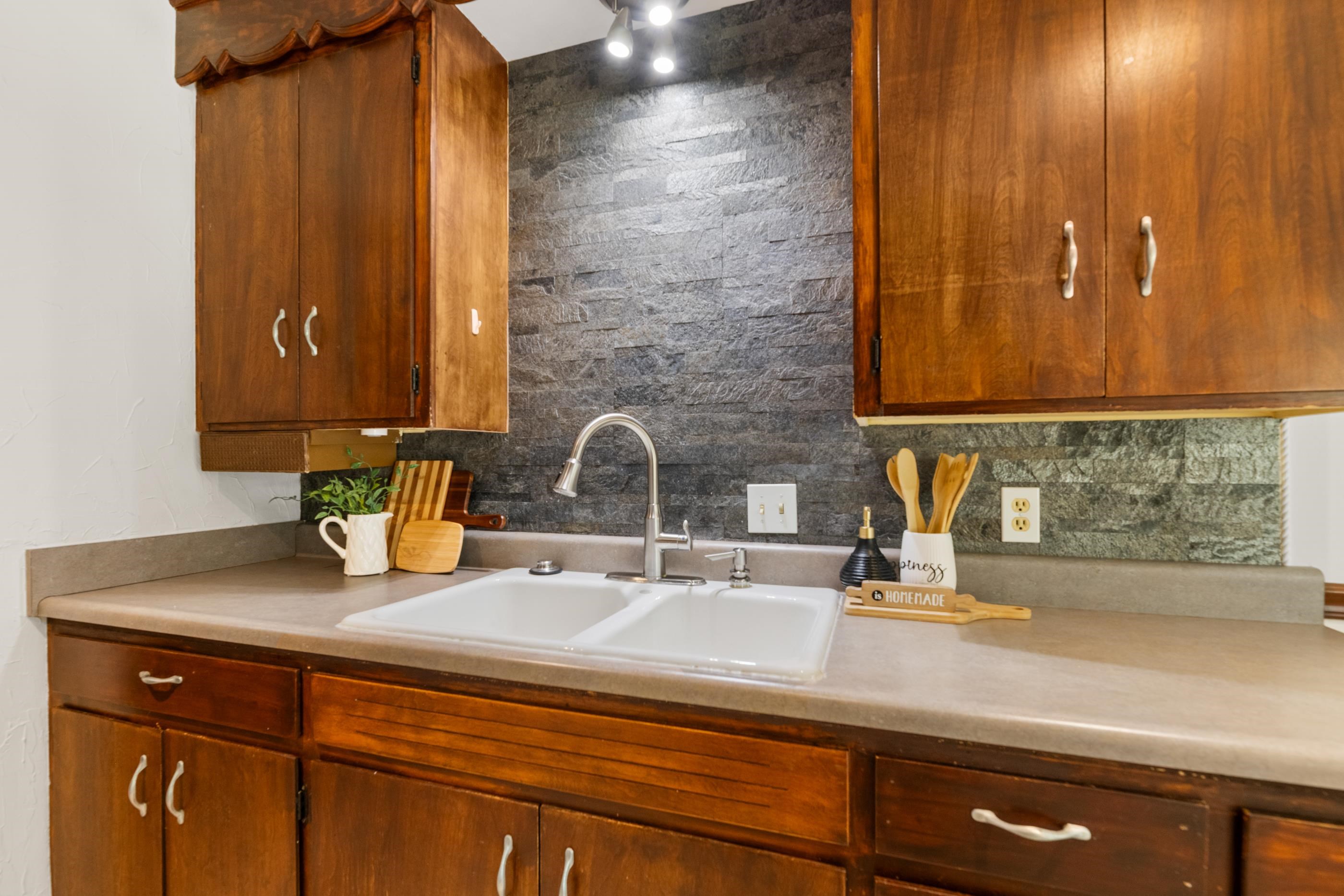 1011 W Lockwood St. Property Photo 13