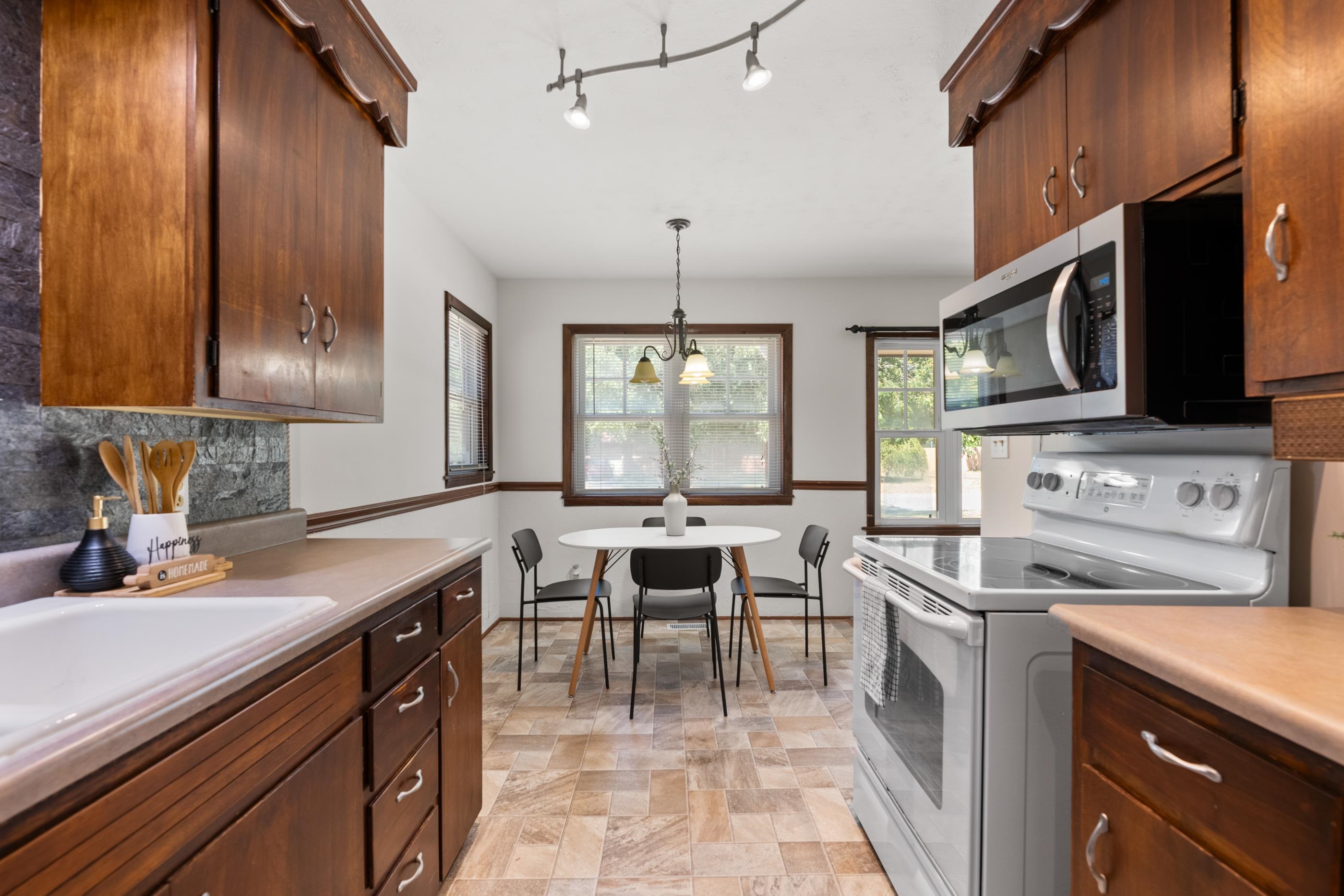 1011 W Lockwood St. Property Photo 15