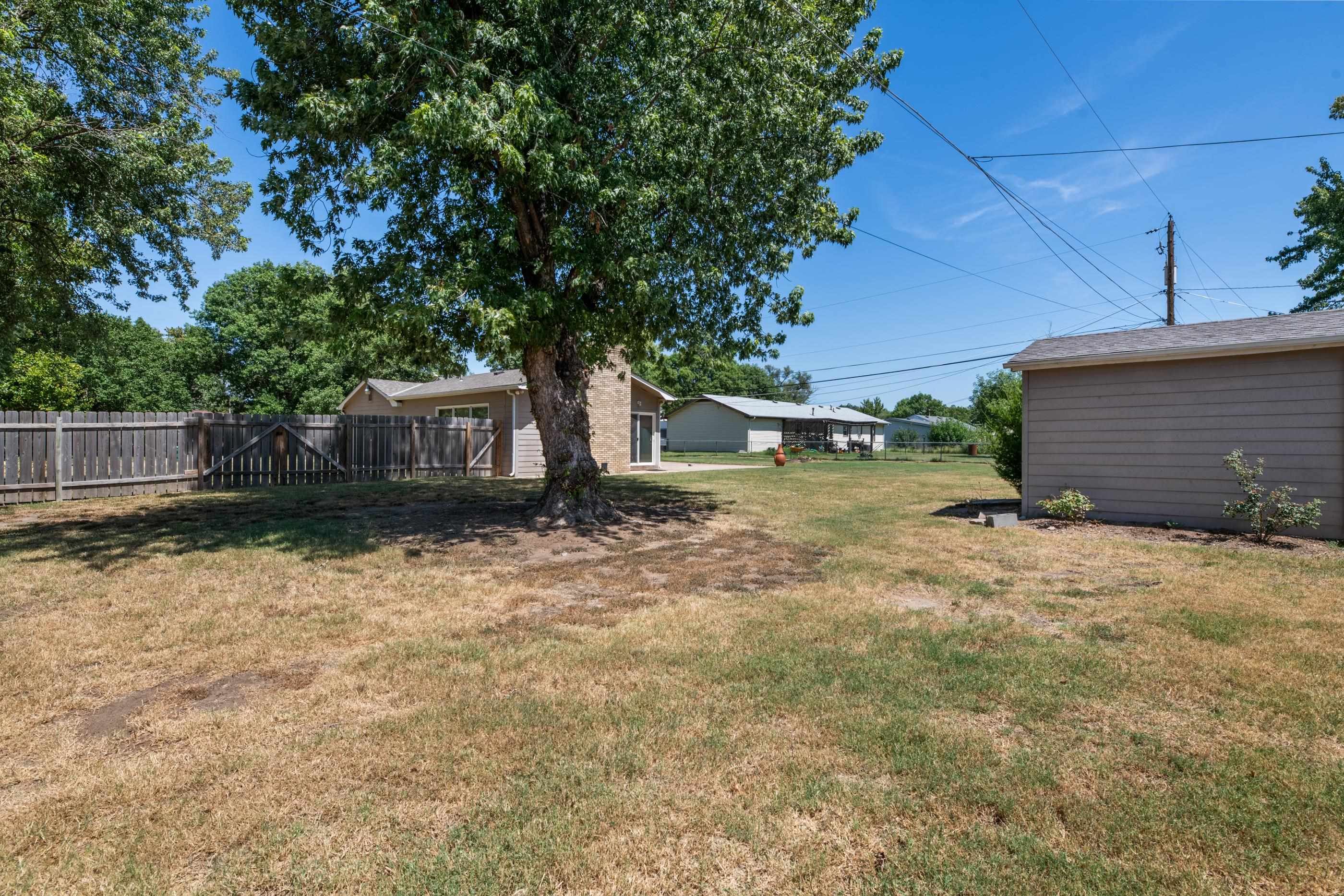 1011 W Lockwood St. Property Photo 30