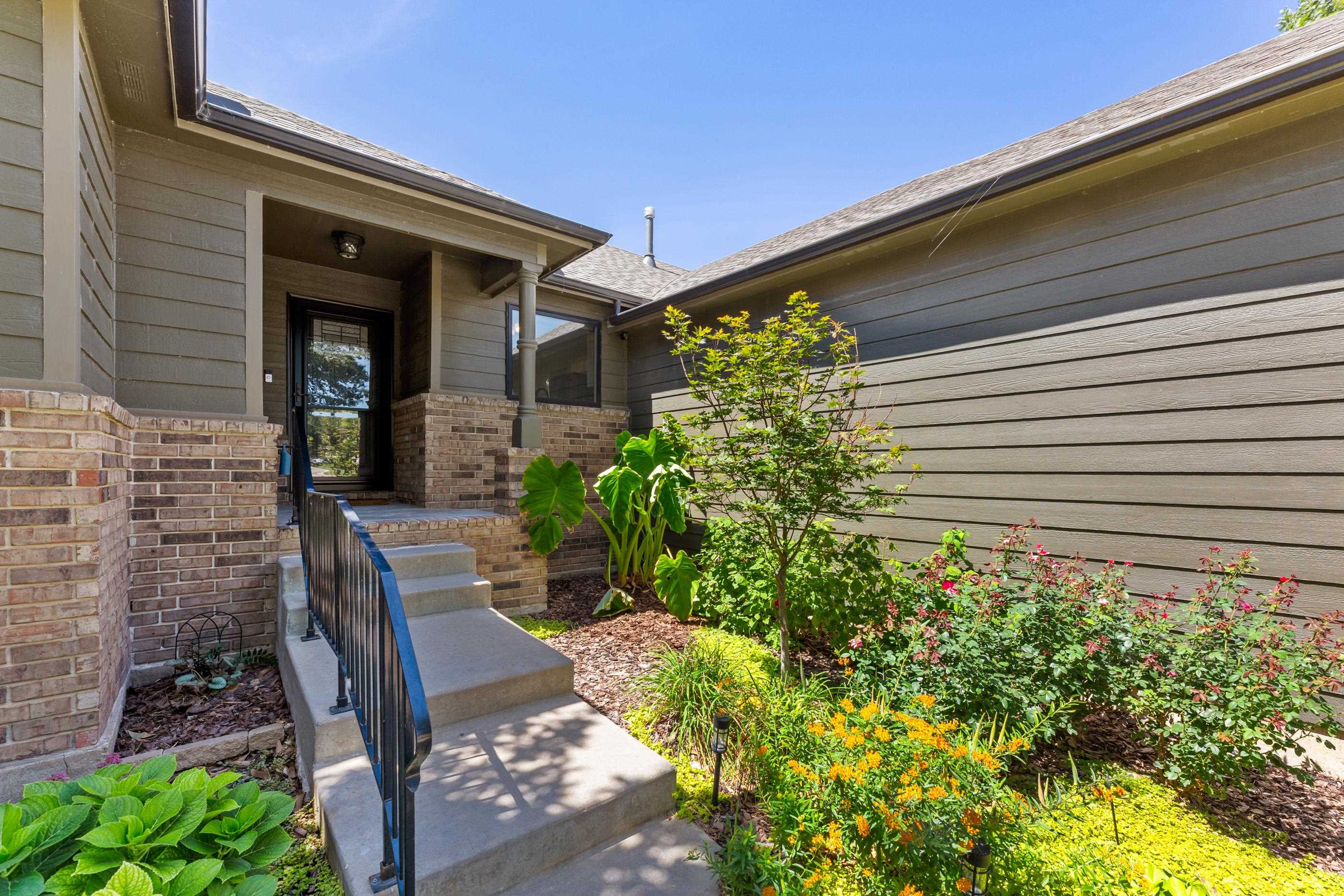 409 N Jaax St Property Photo 2