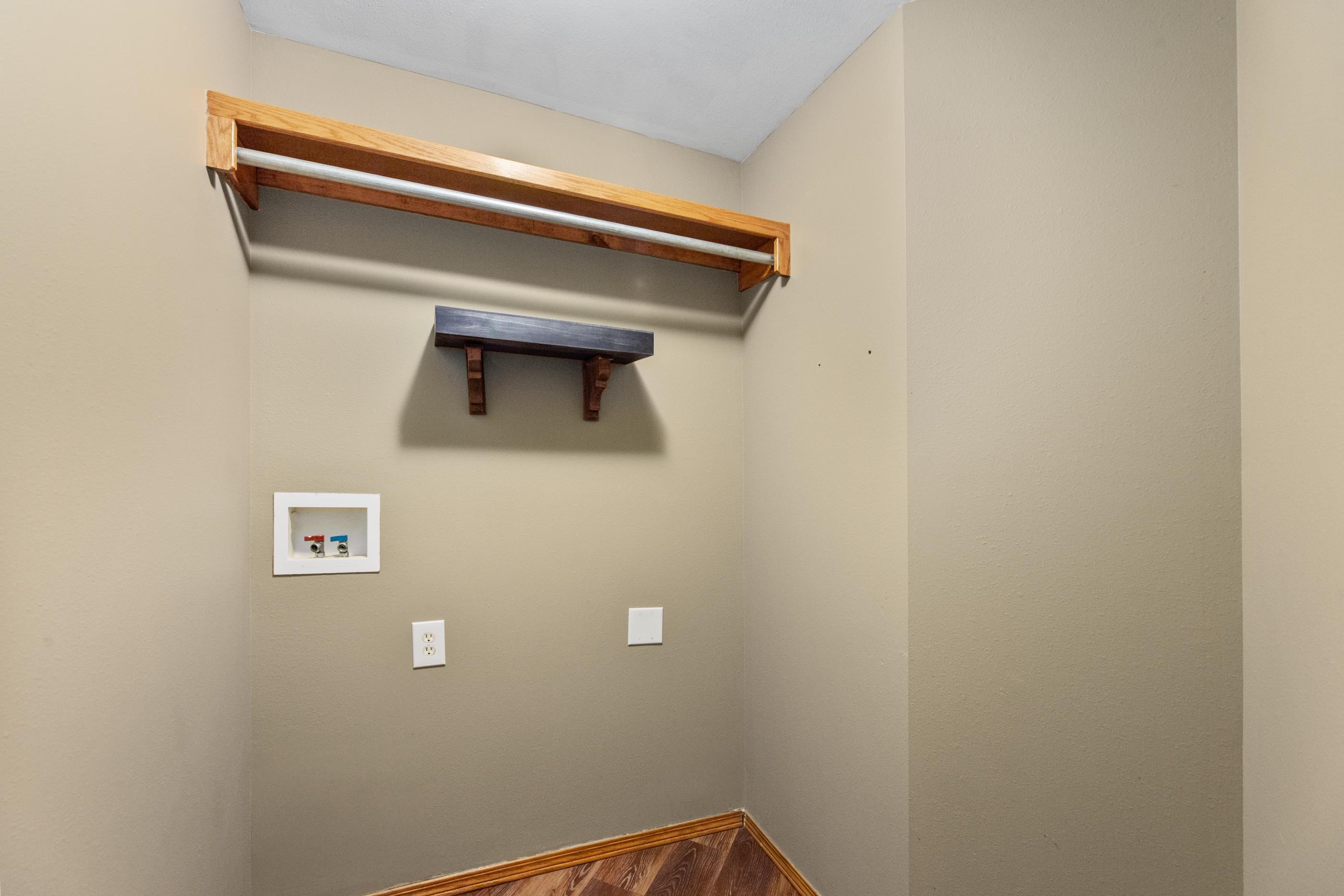 409 N Jaax St Property Photo 17